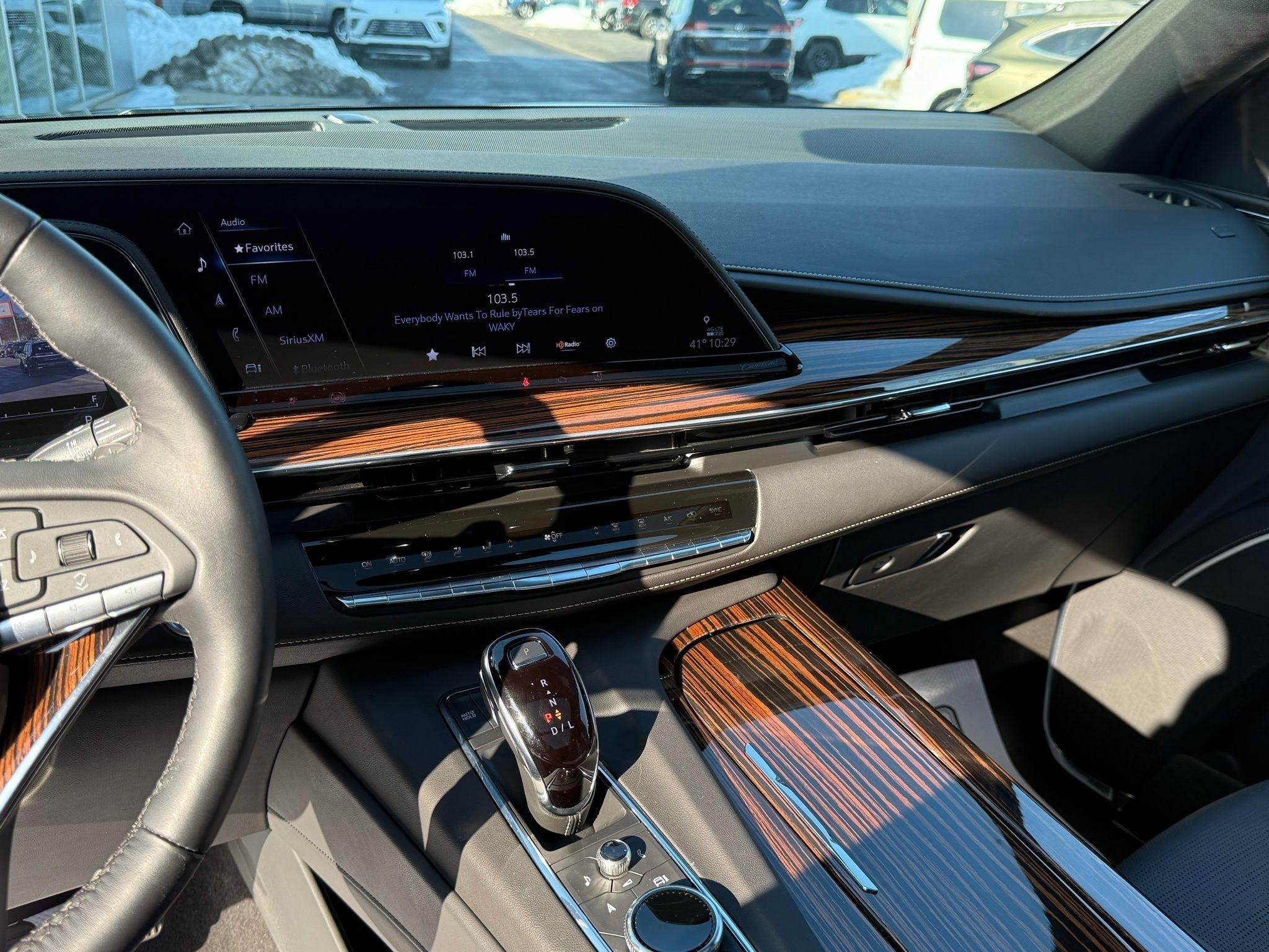 Cadillac Escalade ESV  2024