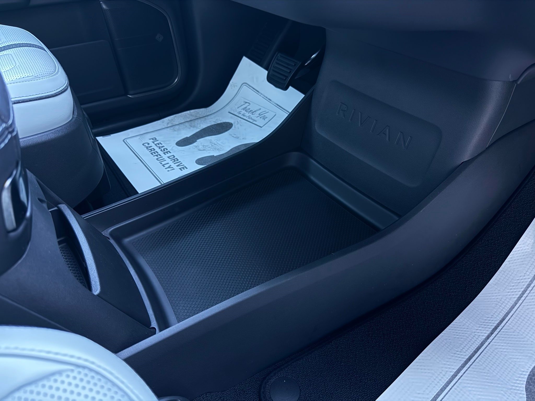 Rivian R1S  2025 Rivian R1S  2025