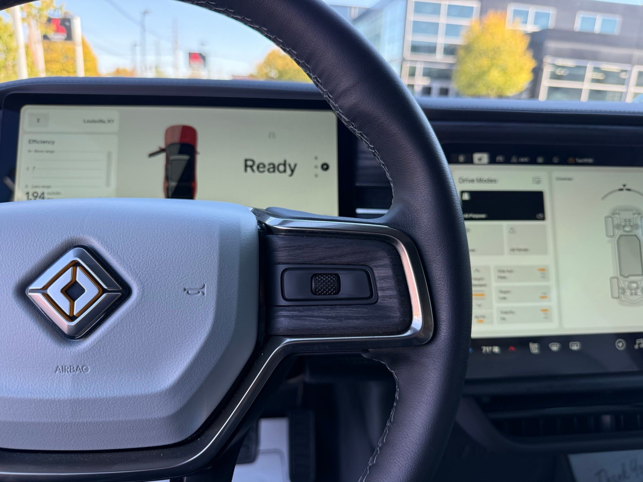 Rivian R1S  2025 Rivian R1S  2025