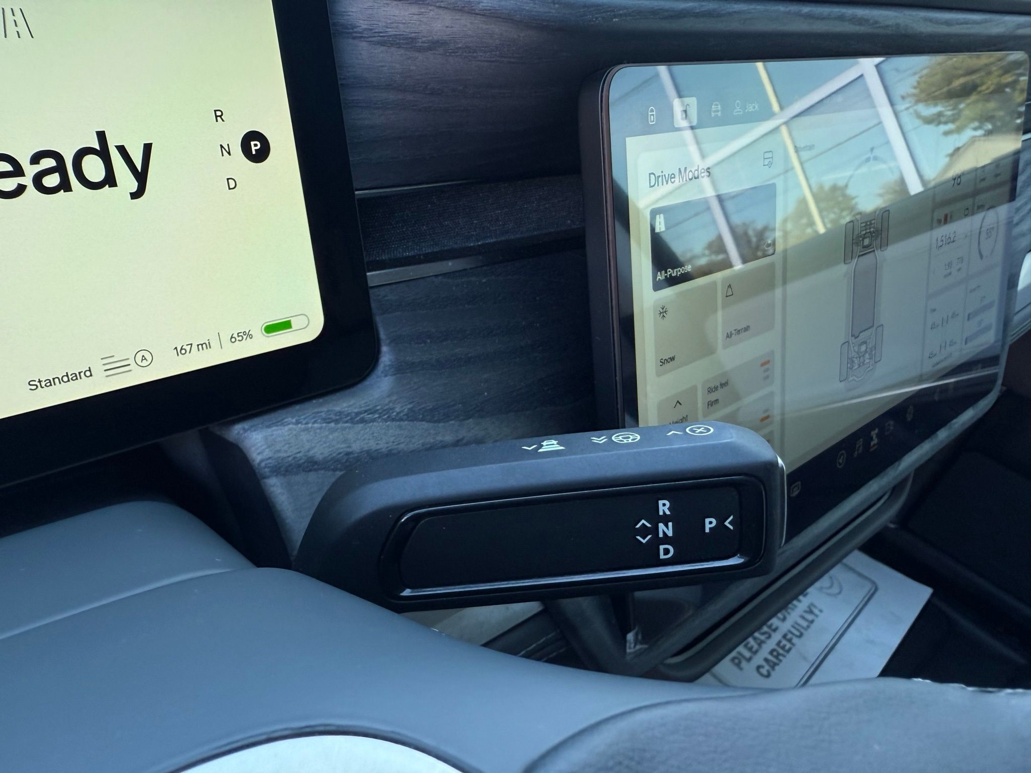 Rivian R1S  2025 Rivian R1S  2025