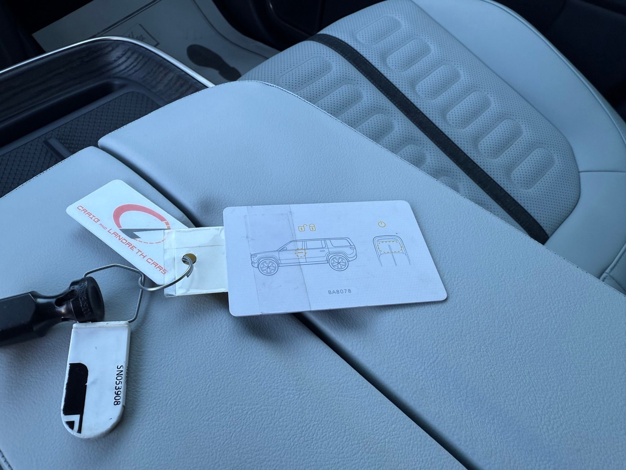 Rivian R1S  2025 Rivian R1S  2025