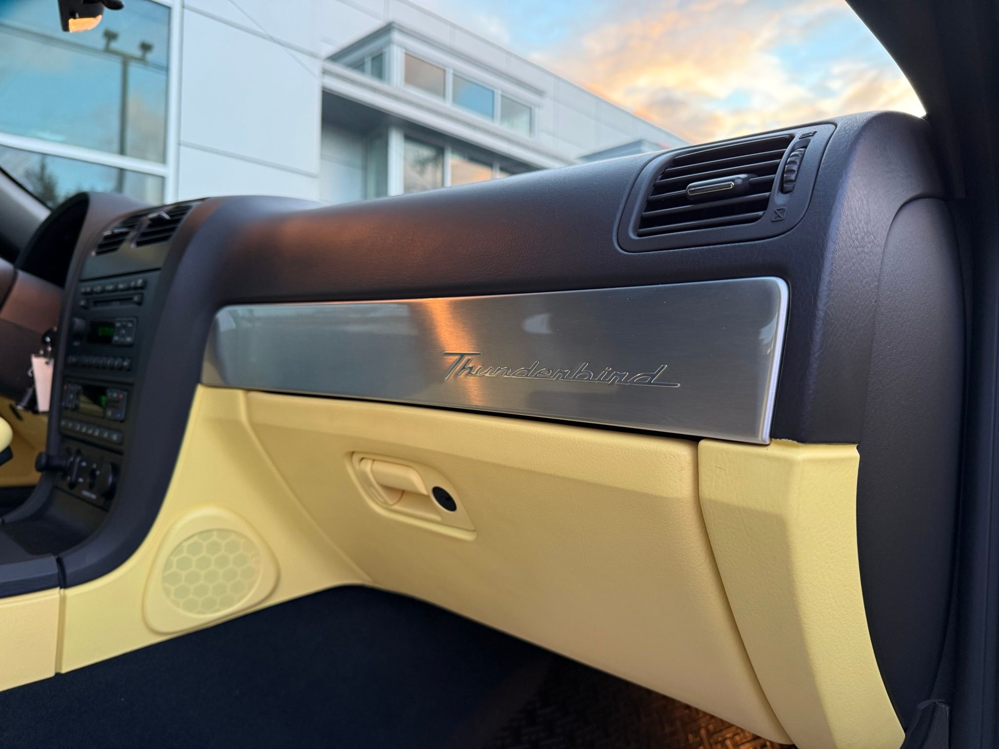 Ford Thunderbird  2002