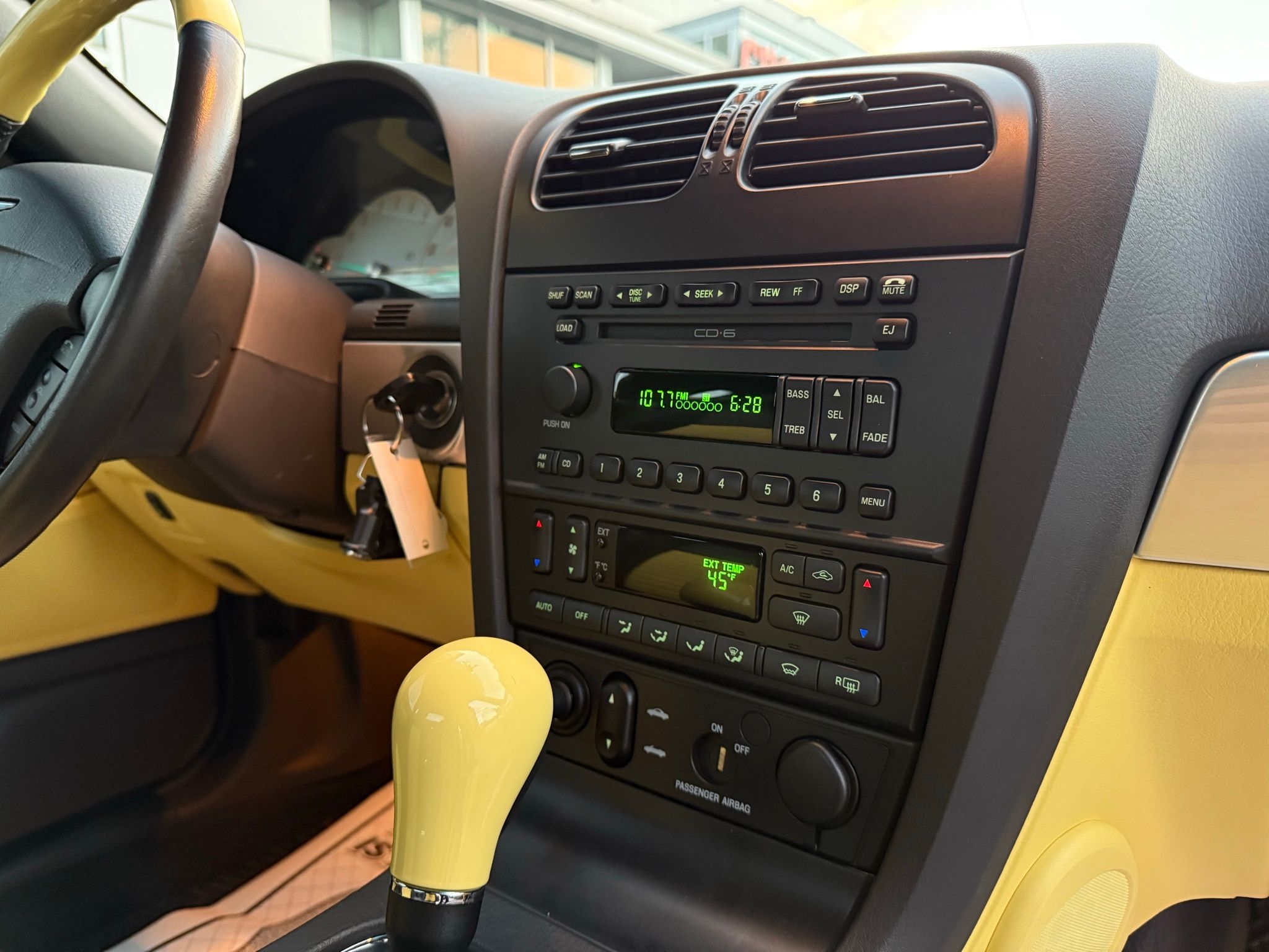 Ford Thunderbird  2002