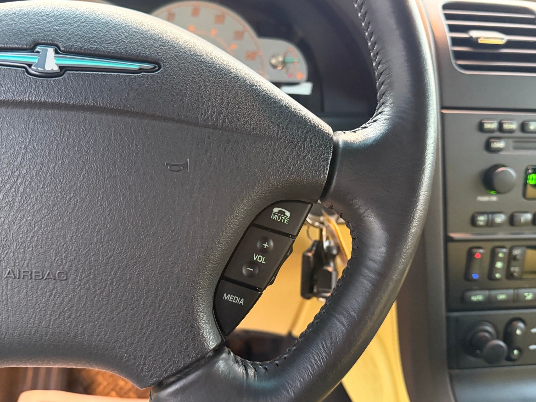 Ford Thunderbird  2002