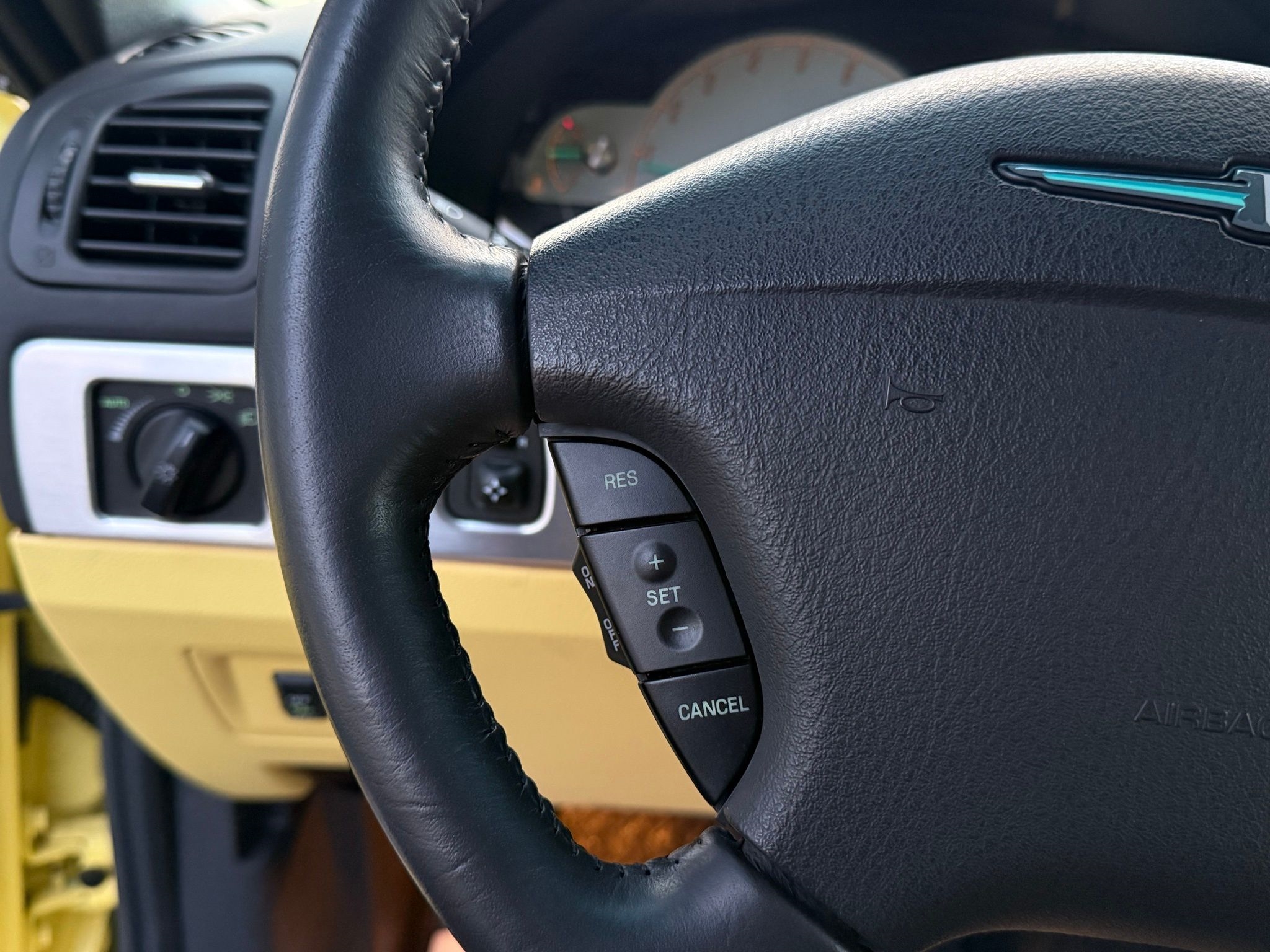 Ford Thunderbird  2002