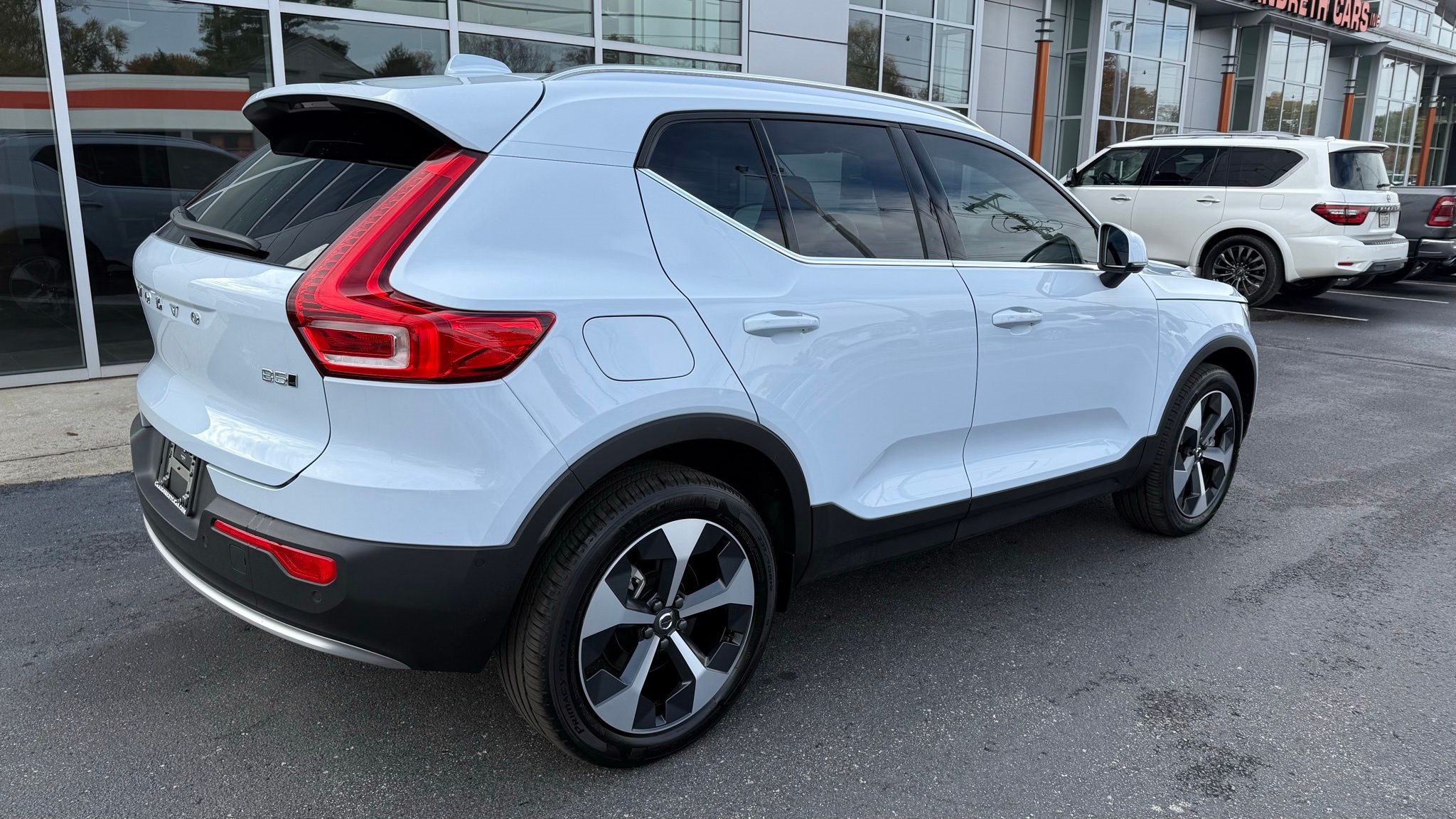 2025 Volvo XC40 Plus photo 2