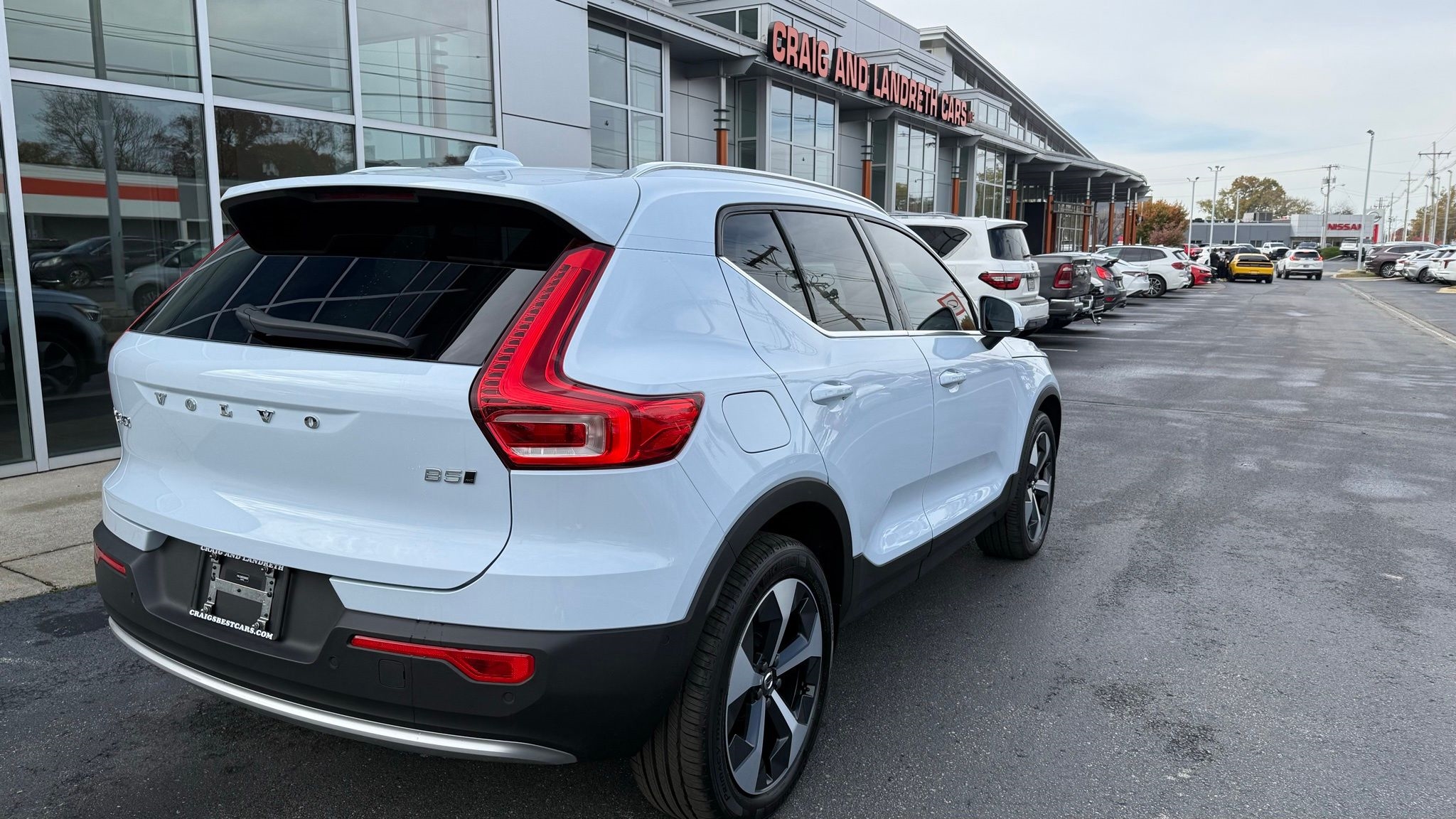 2025 Volvo XC40 Plus photo 3