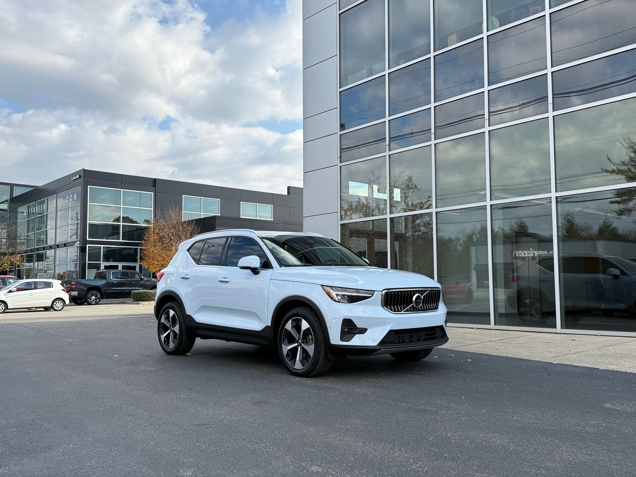 Volvo XC40  2025