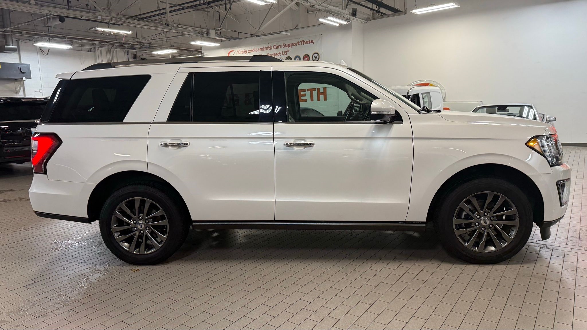 2019 Ford Expedition Limited's photo