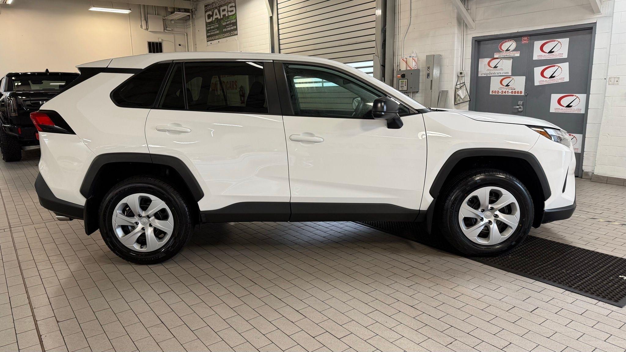 Toyota RAV4  2024