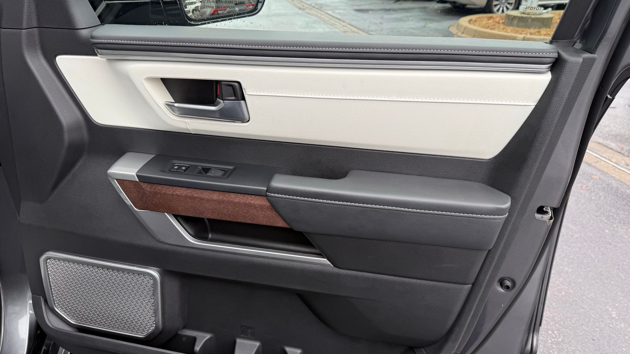 Toyota Sequoia  2025