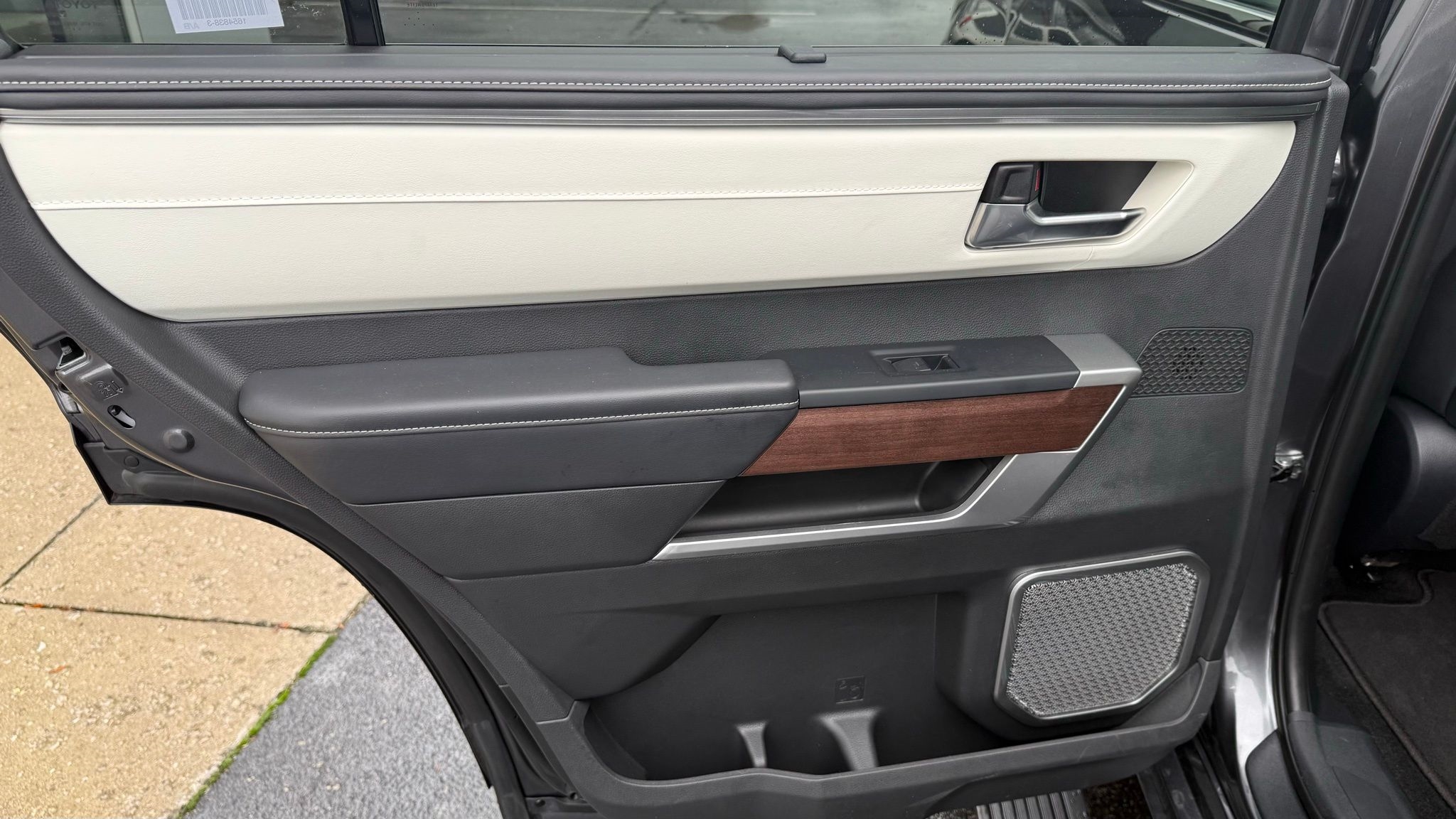 Toyota Sequoia  2025