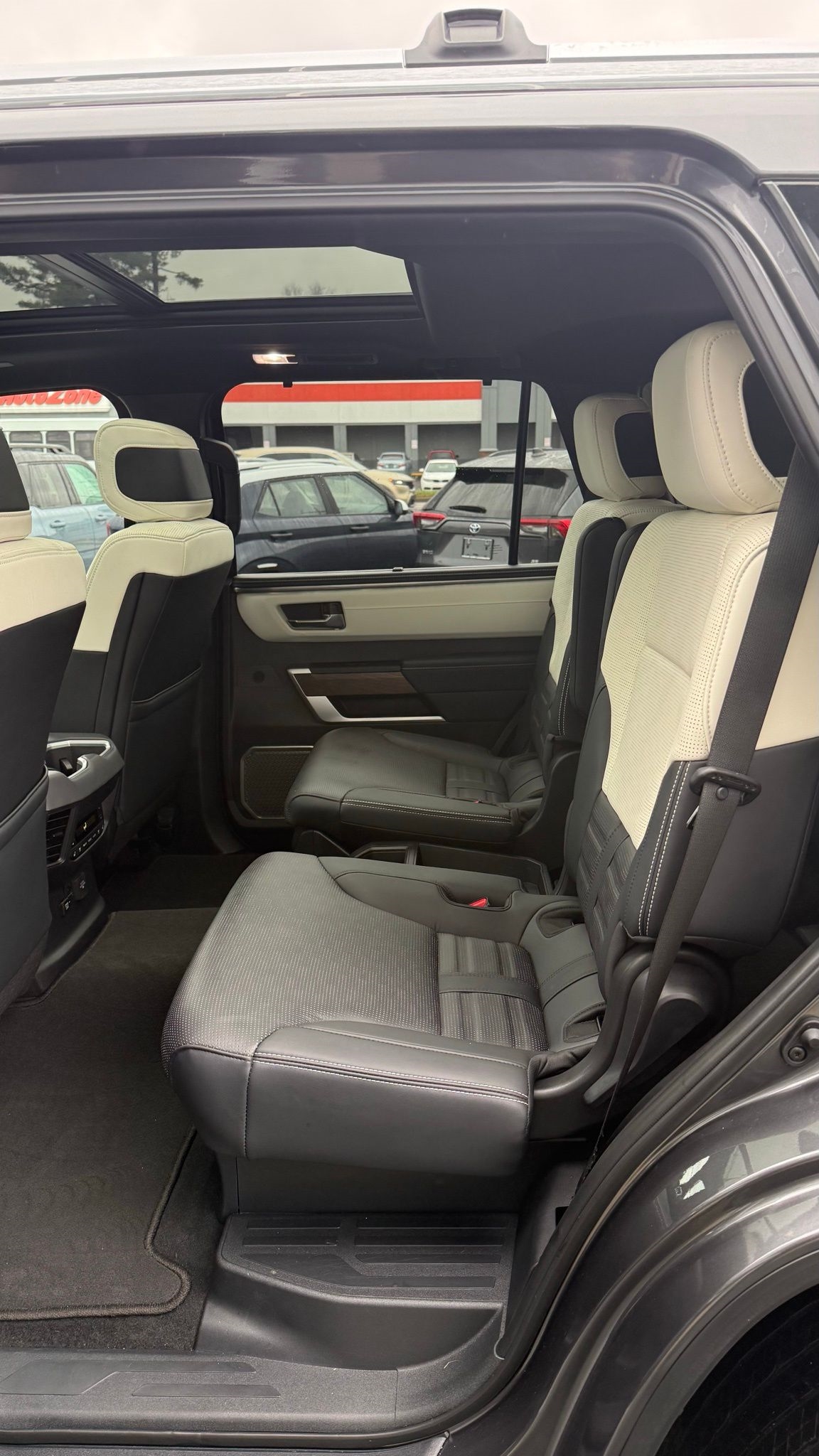 Toyota Sequoia  2025