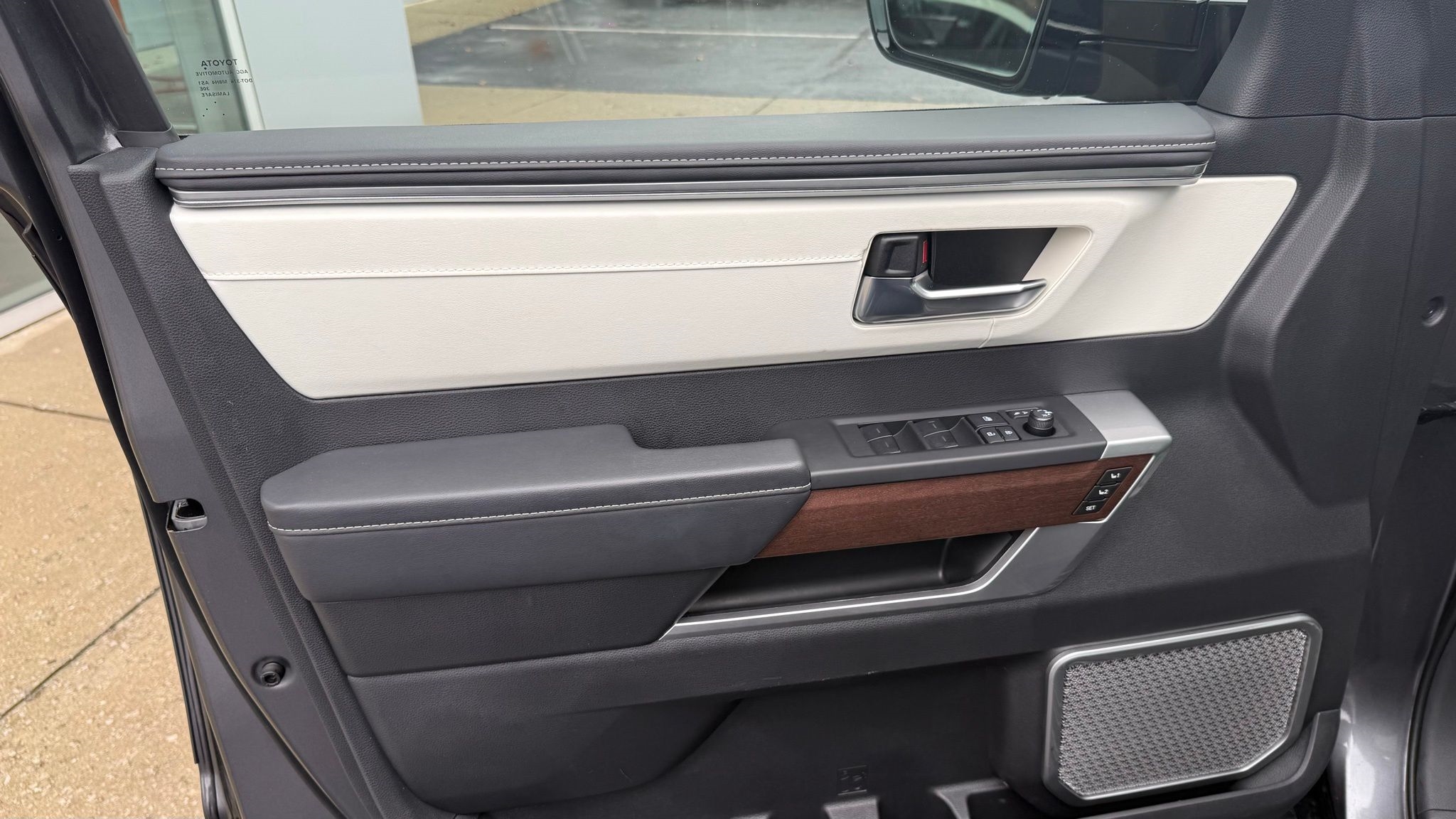 Toyota Sequoia  2025