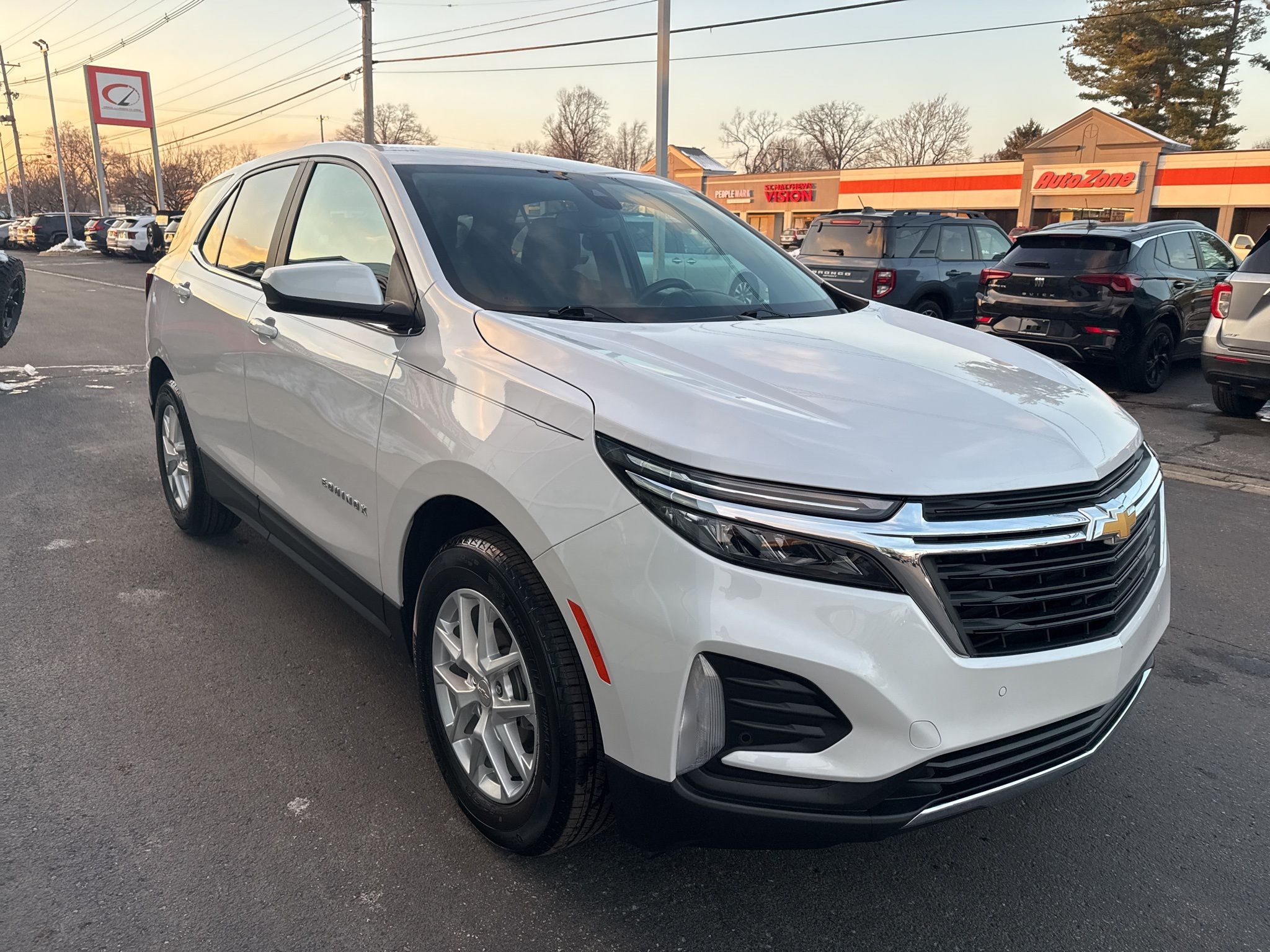 2022 Chevrolet Equinox LT photo 4