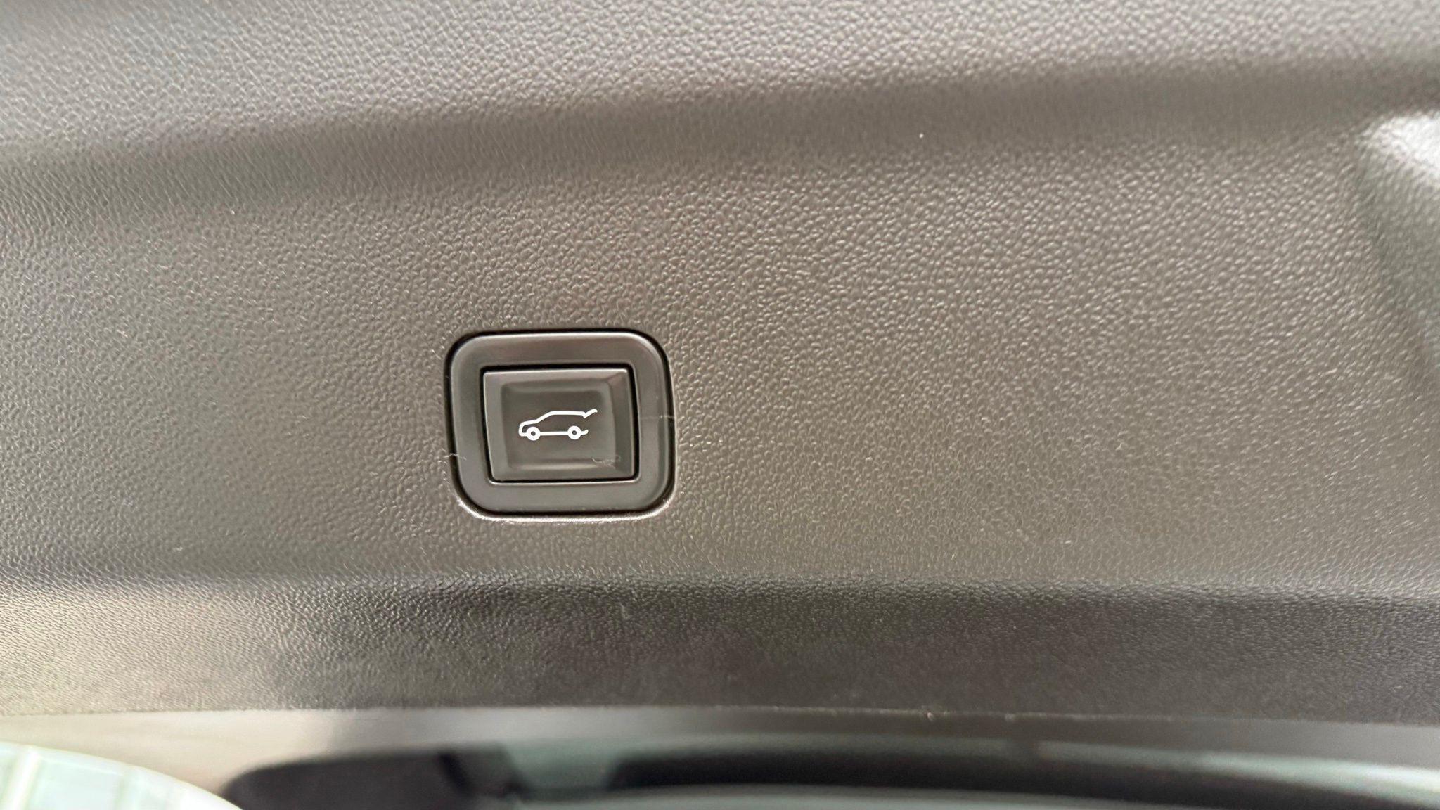 Chevrolet Tahoe  2021