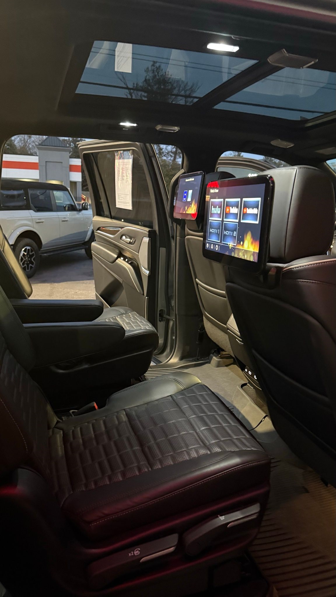 Cadillac Escalade ESV  2024