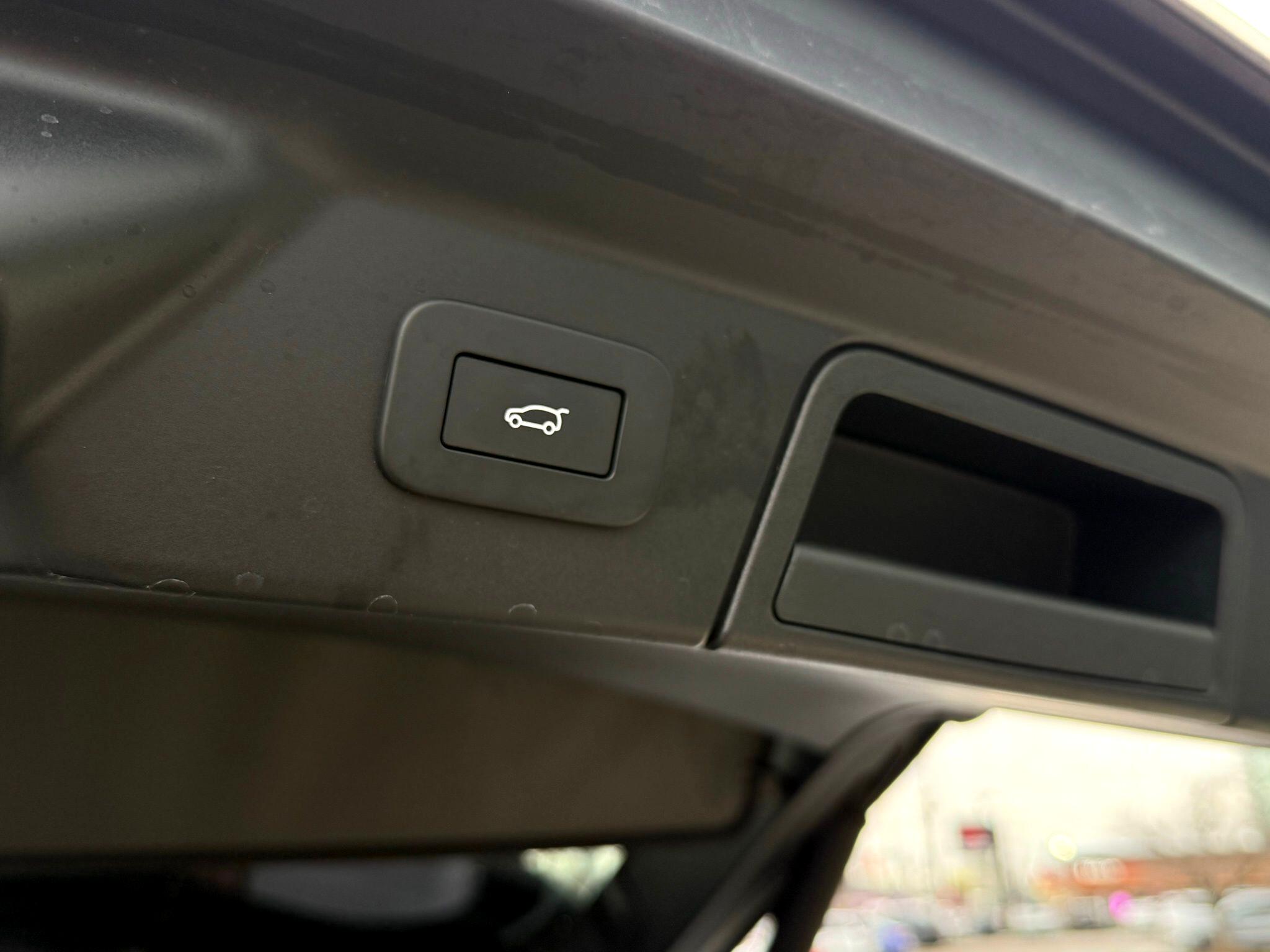 Land Rover Range Rover Velar  2023