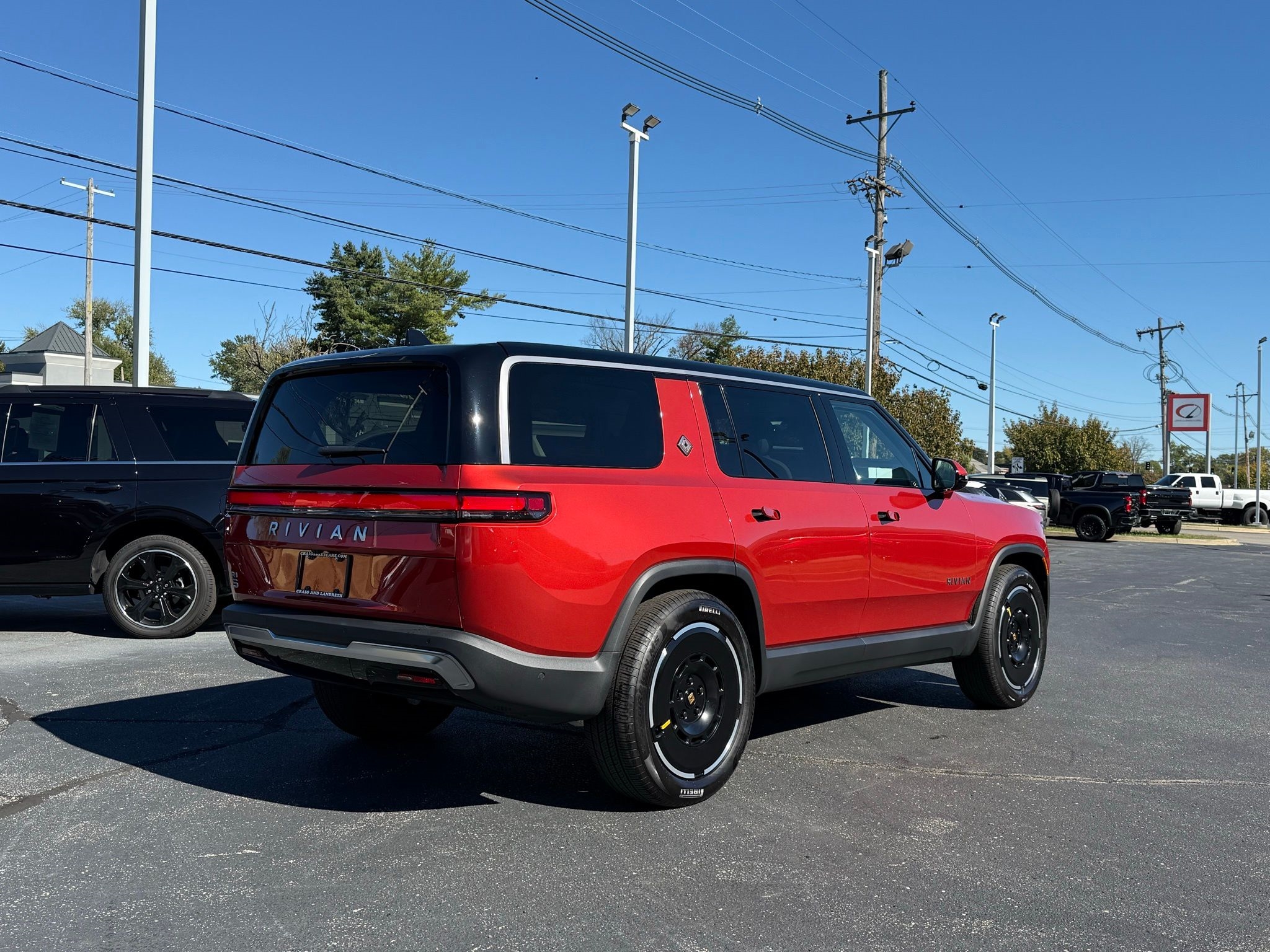 Rivian R1S  2025