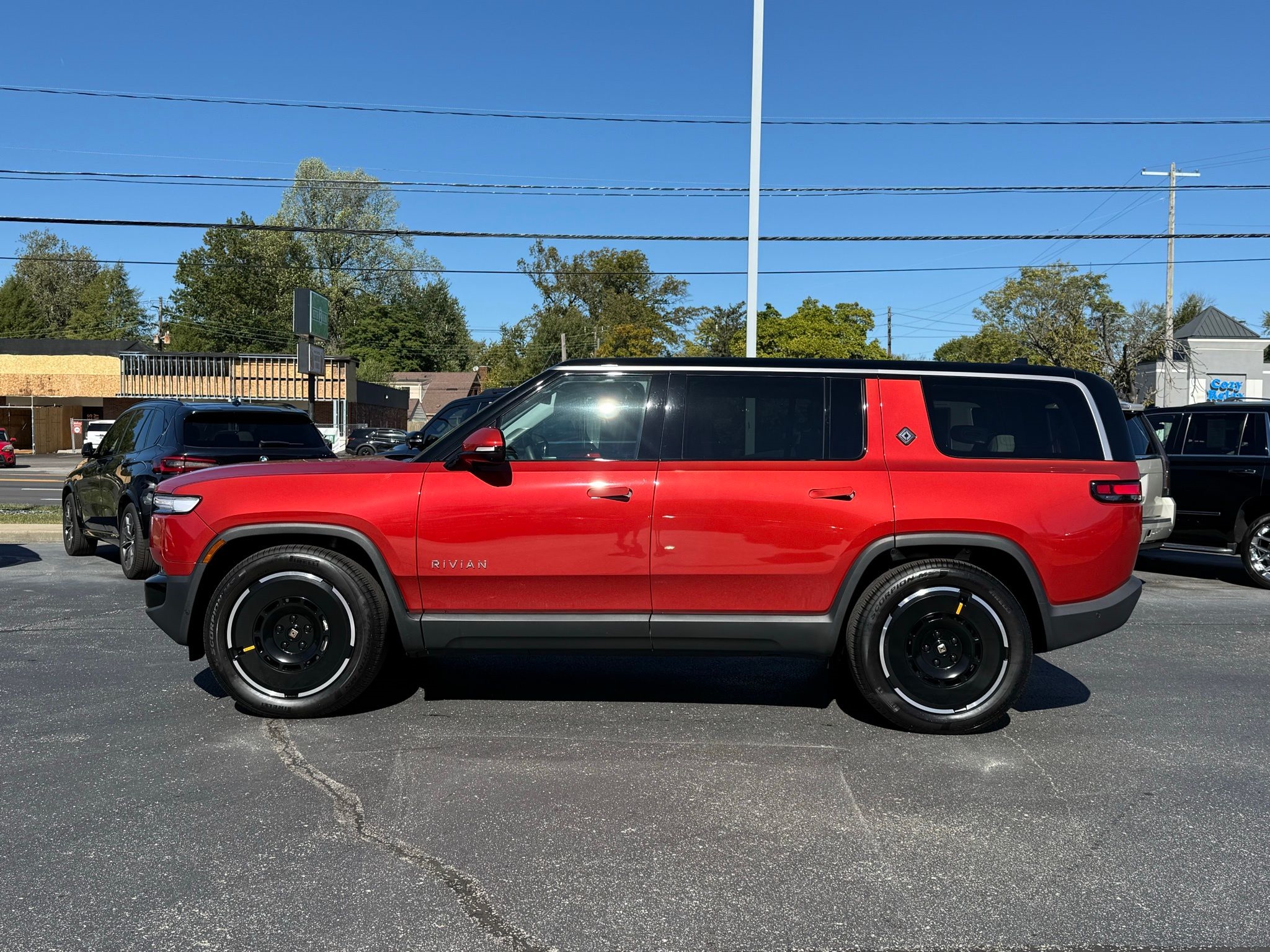 Rivian R1S  2025