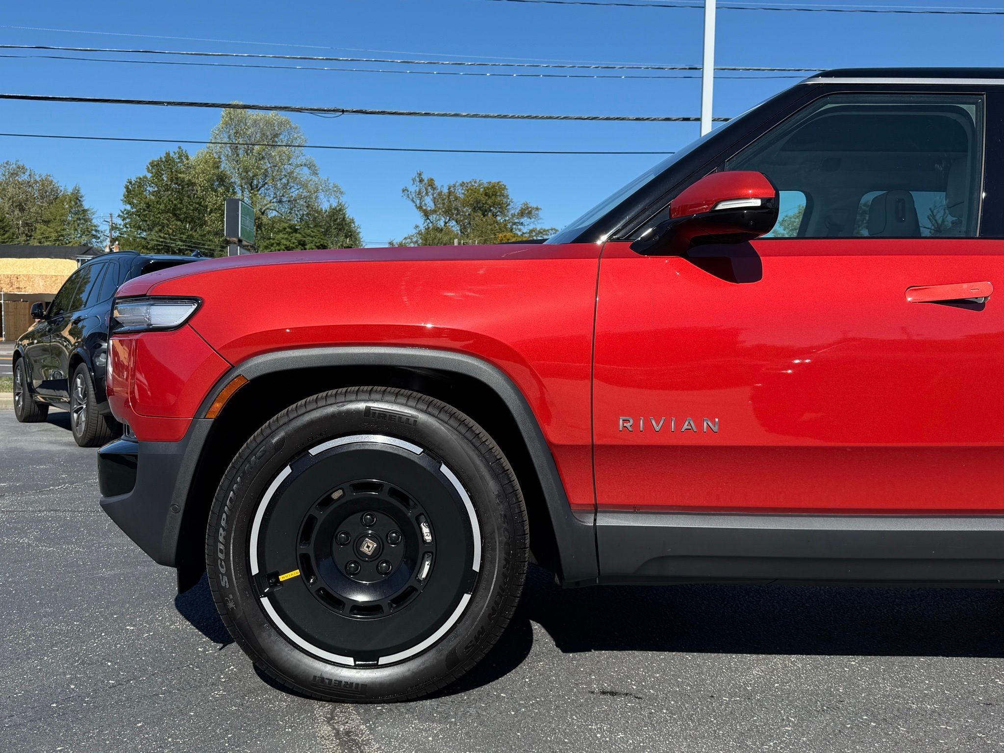 Rivian R1S  2025