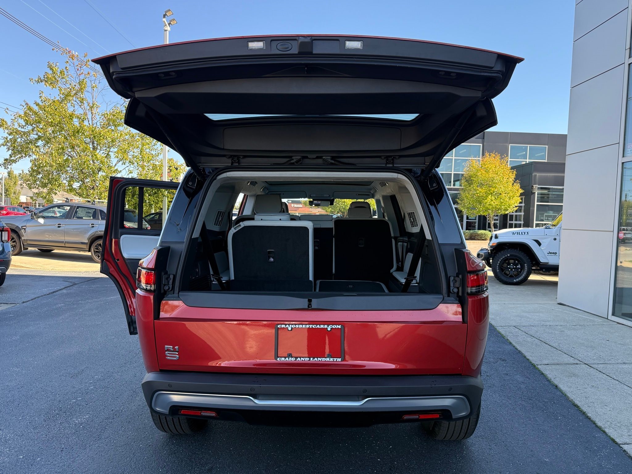 Rivian R1S  2025