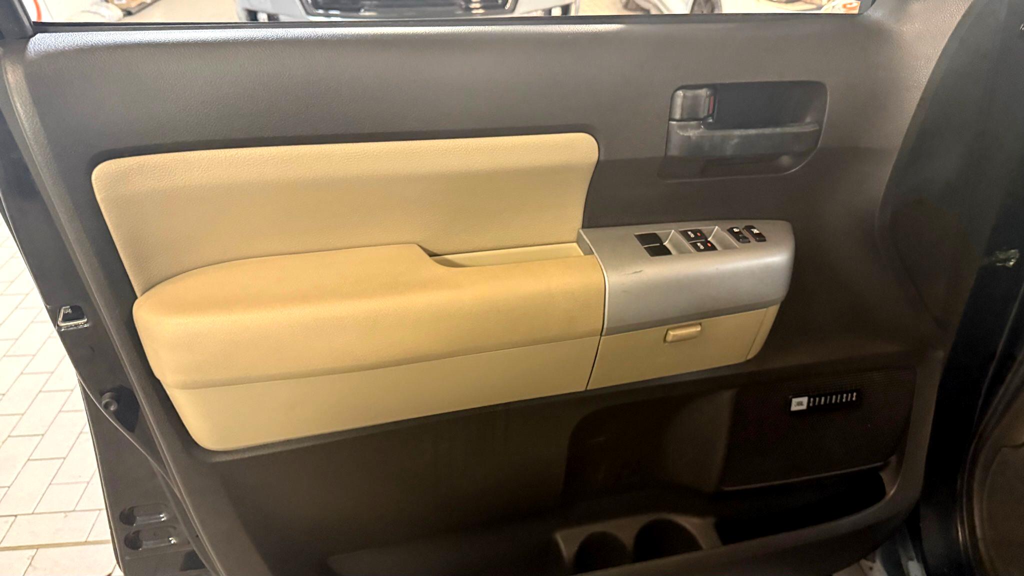 Toyota Sequoia  2008