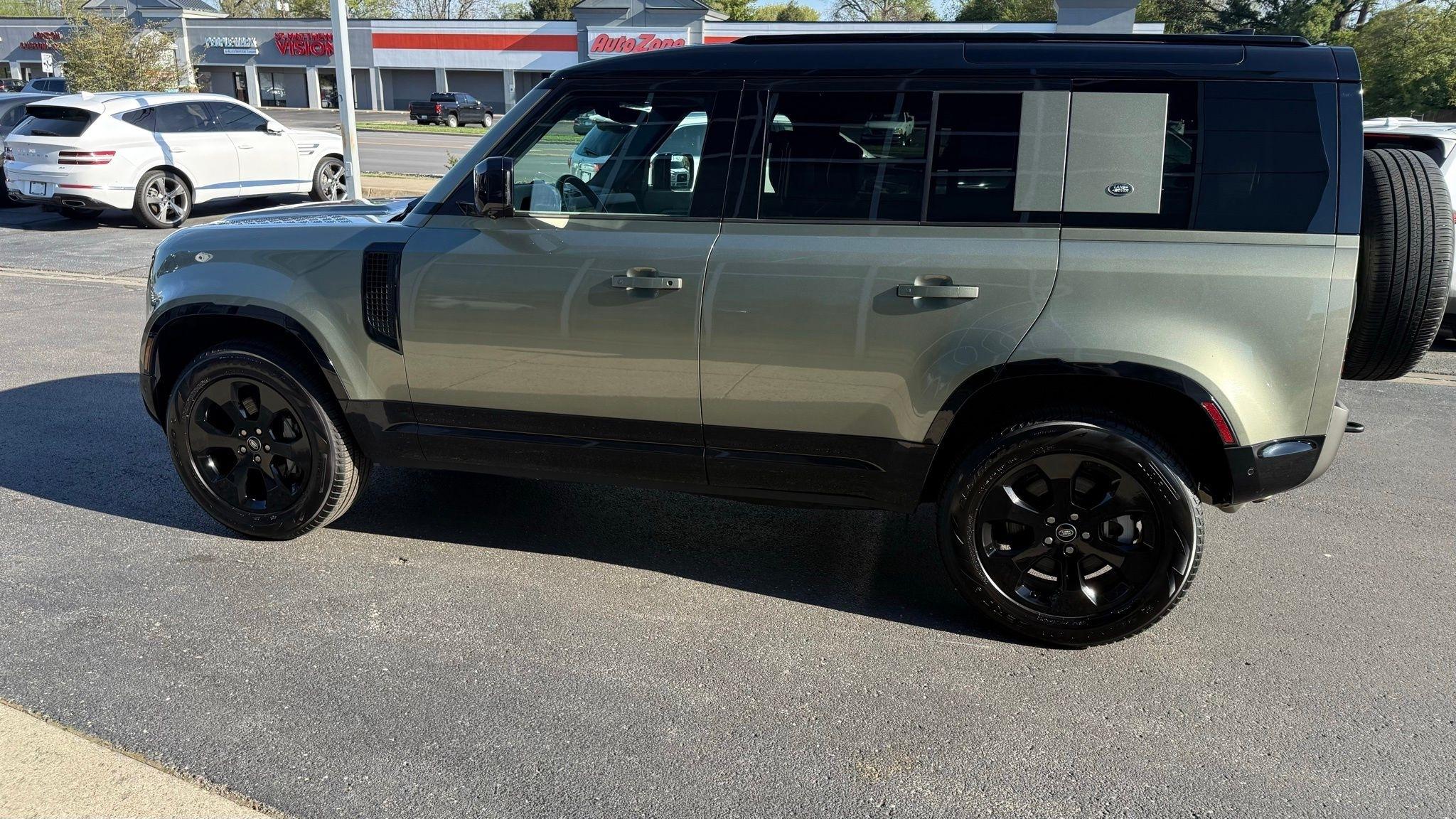 Land Rover Defender  2023