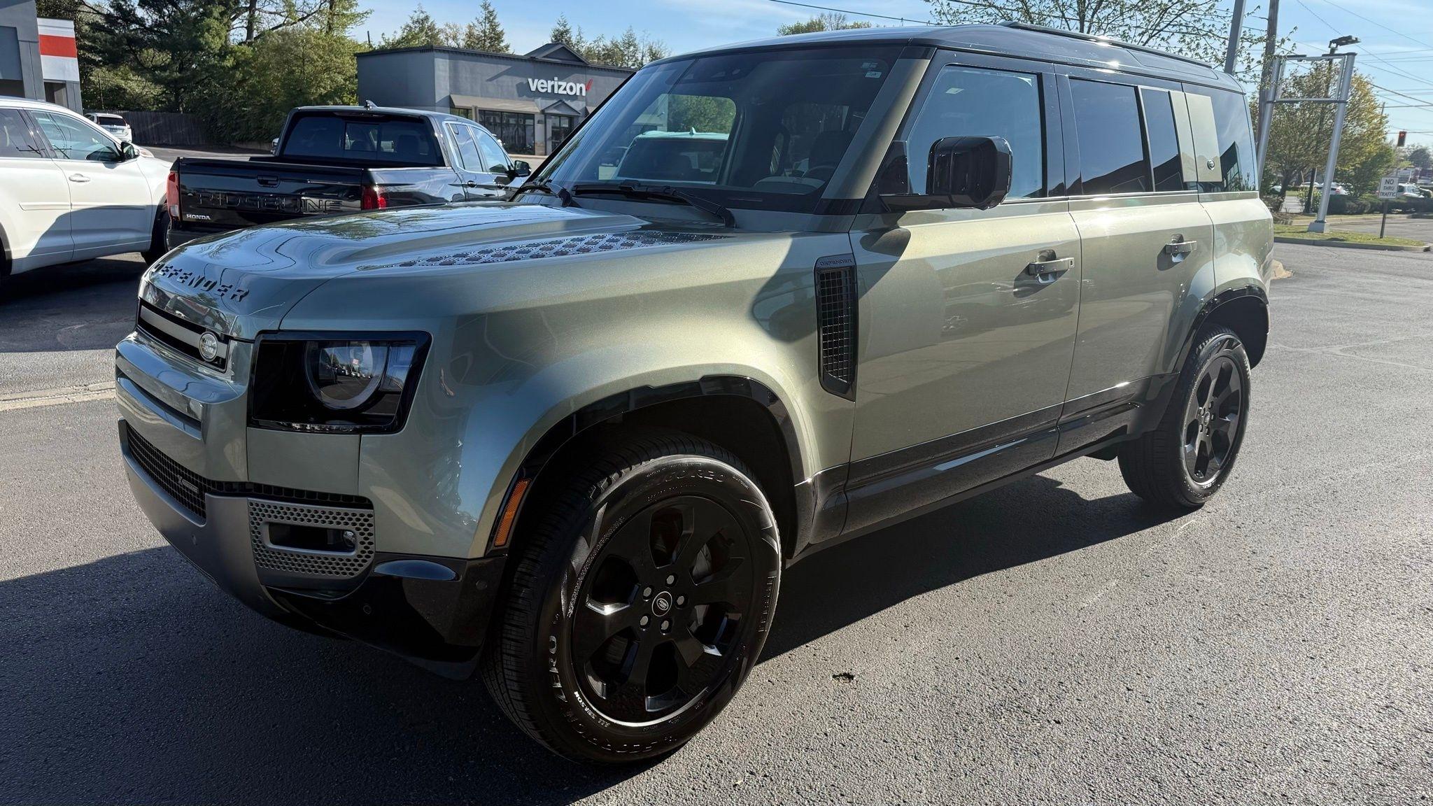 Land Rover Defender  2023