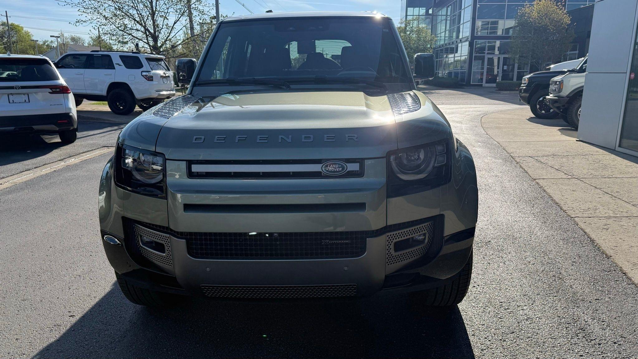 Land Rover Defender  2023