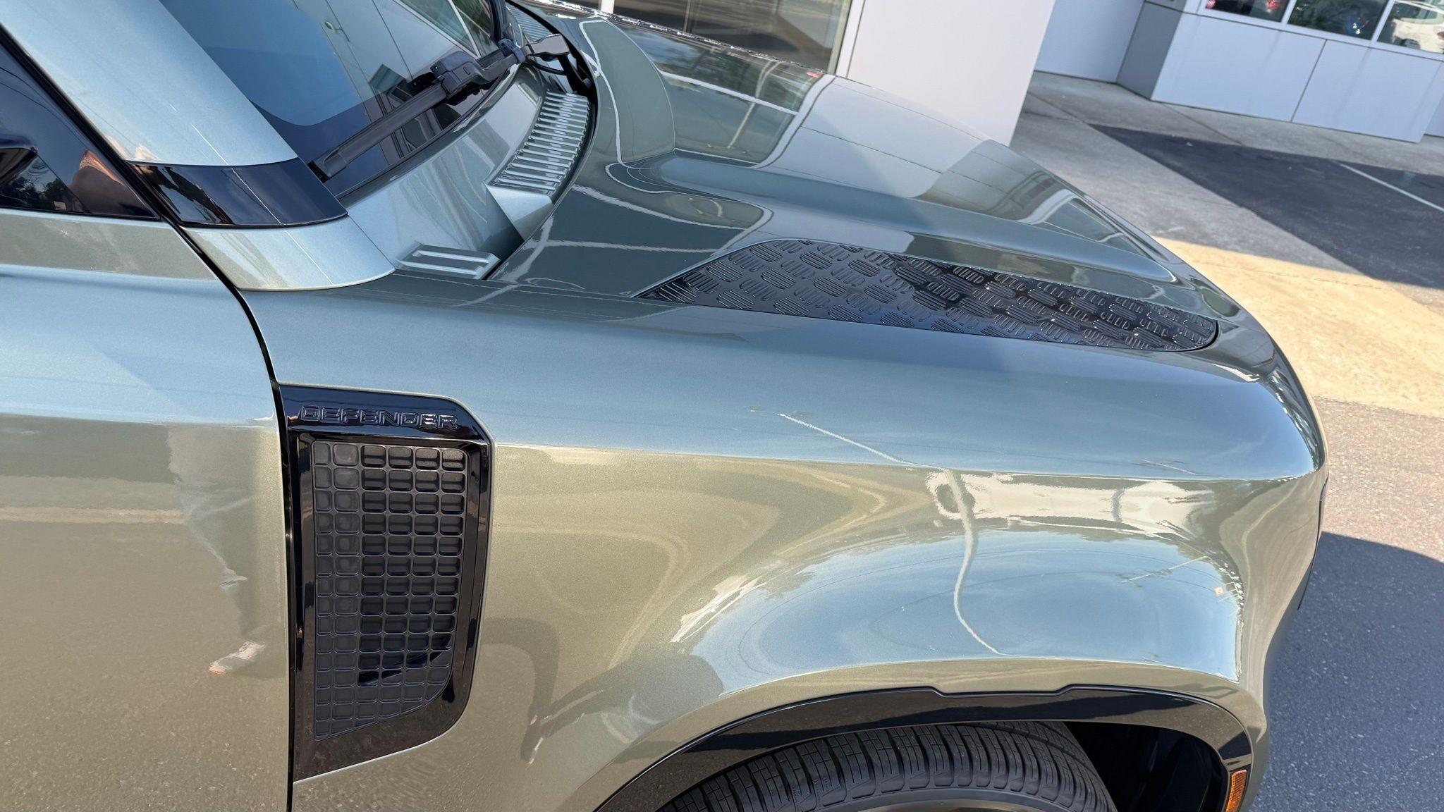 Land Rover Defender  2023