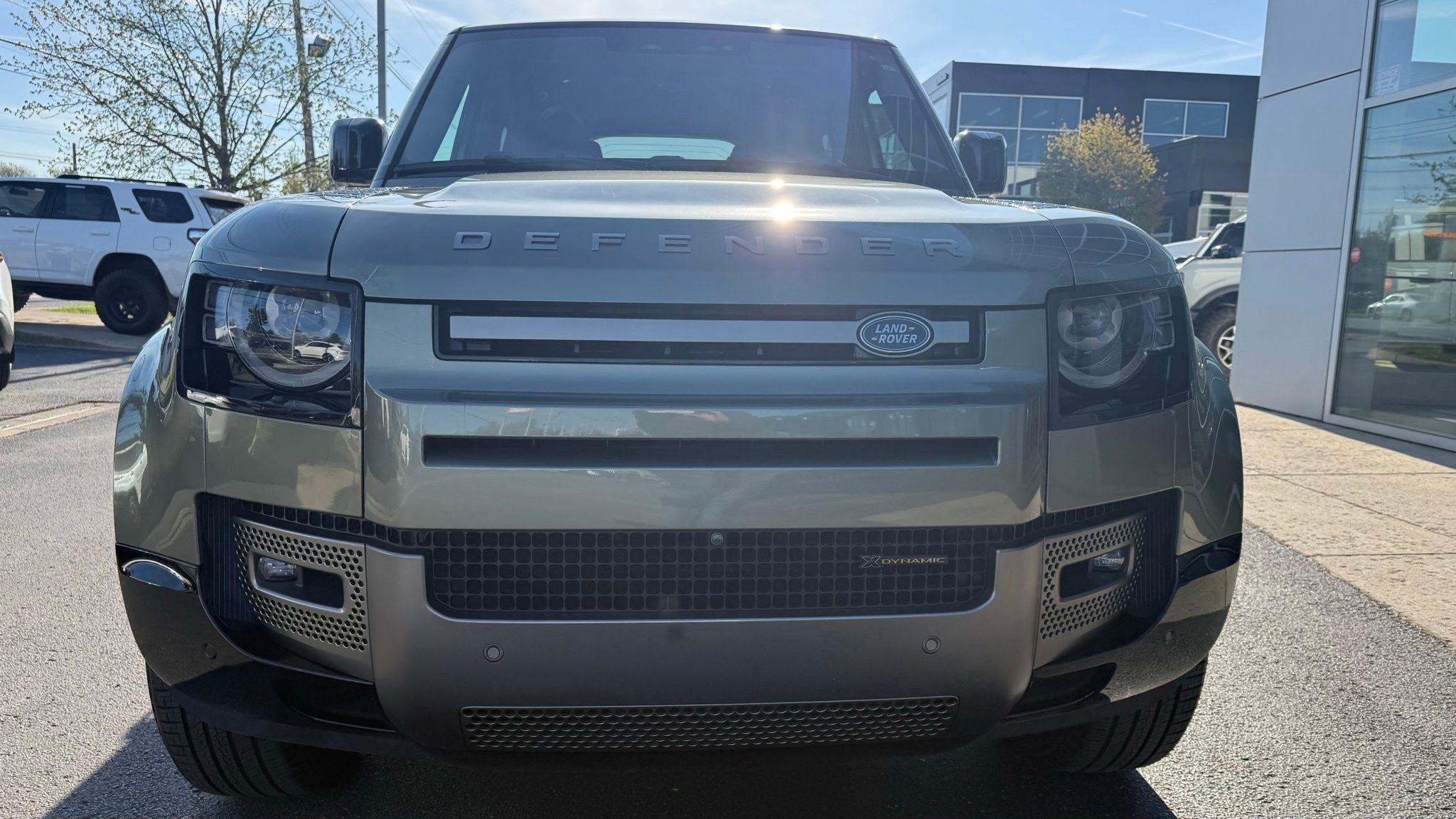 Land Rover Defender  2023