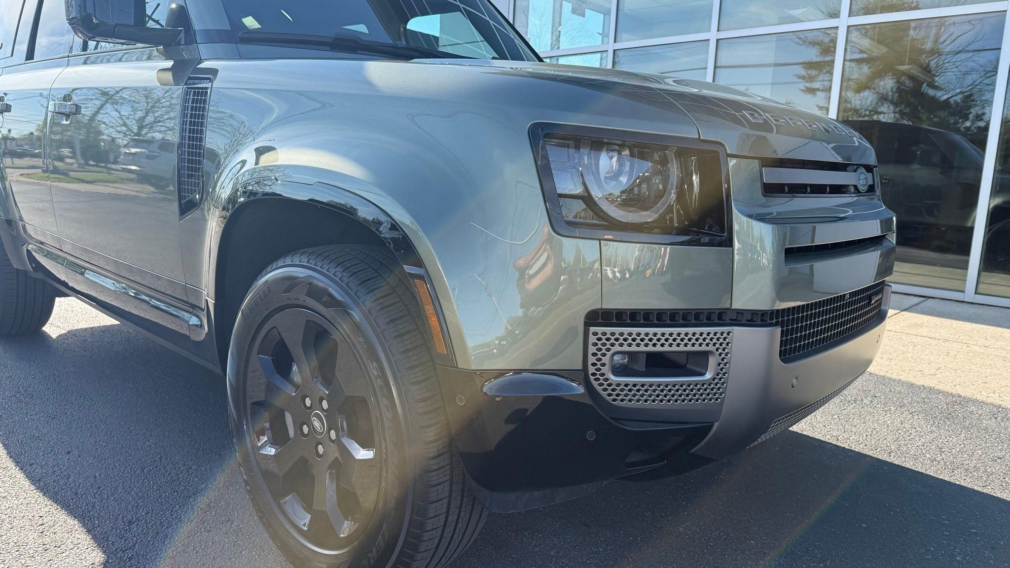 Land Rover Defender  2023