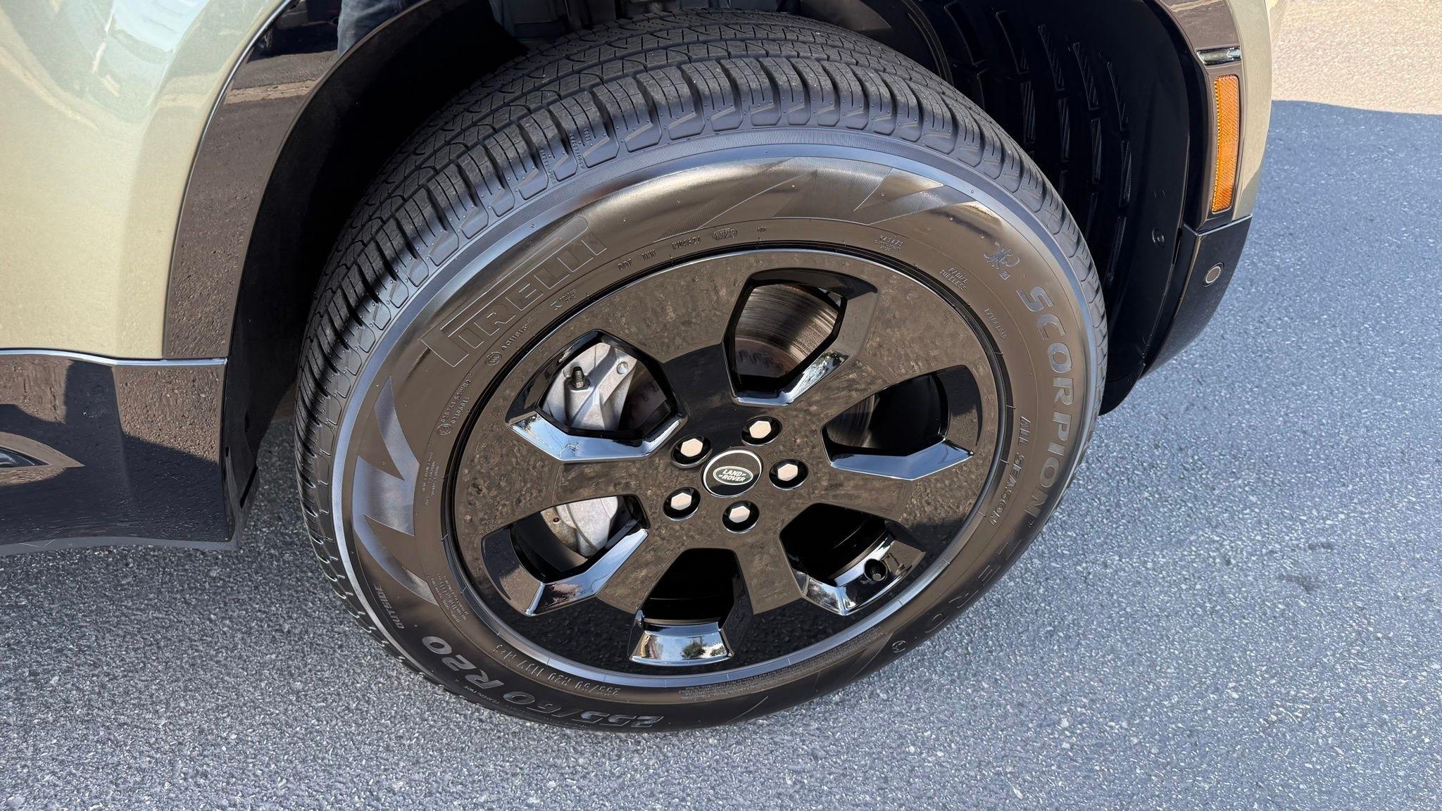 Land Rover Defender  2023