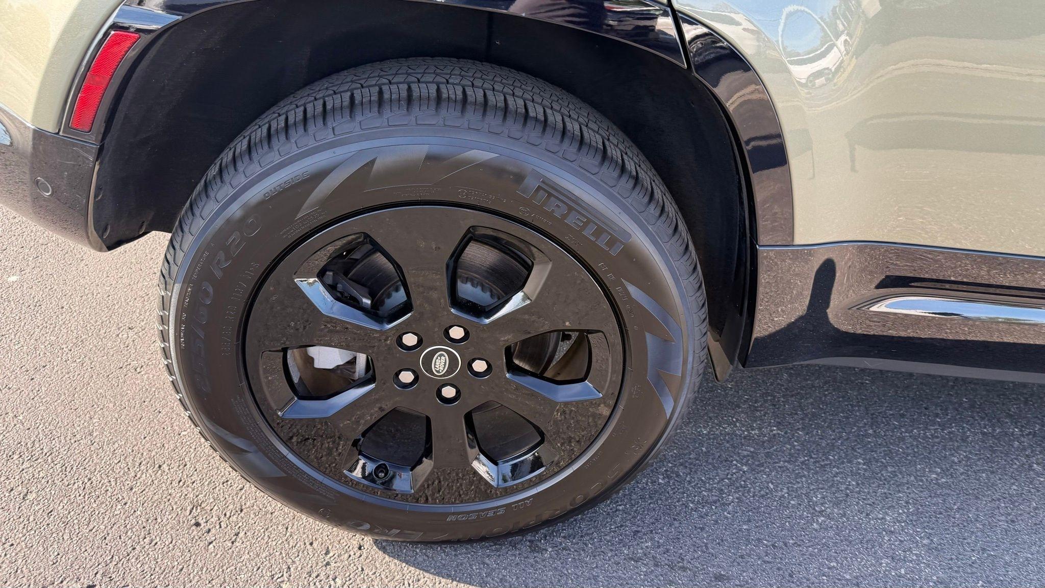 Land Rover Defender  2023