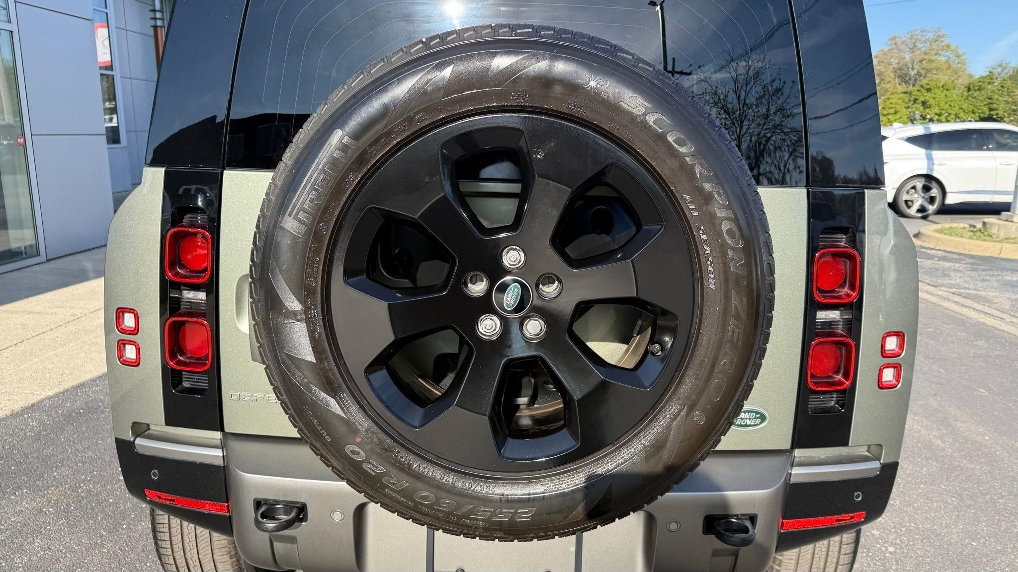 Land Rover Defender  2023