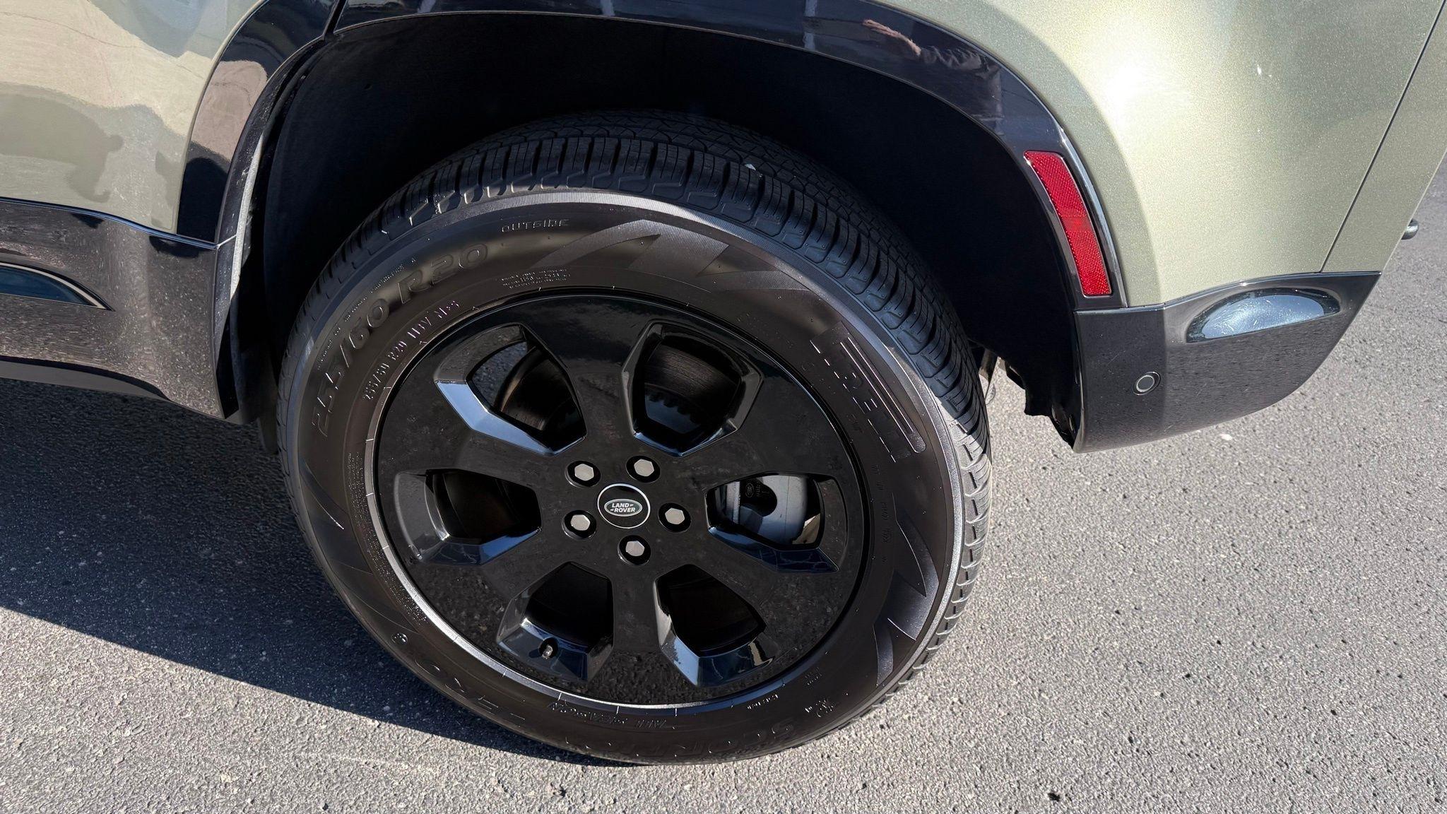 Land Rover Defender  2023