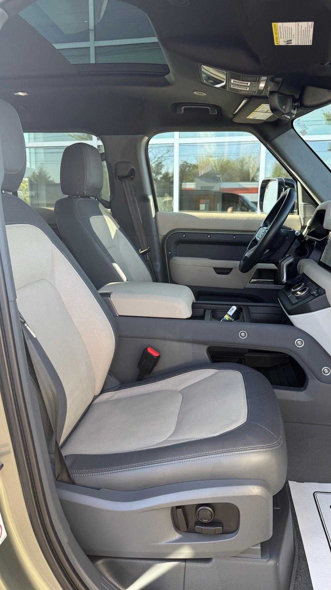 Land Rover Defender  2023