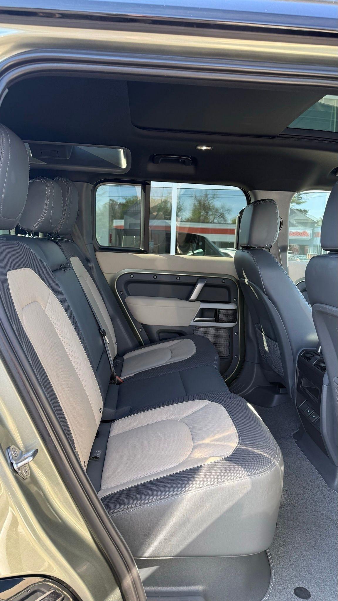 Land Rover Defender  2023