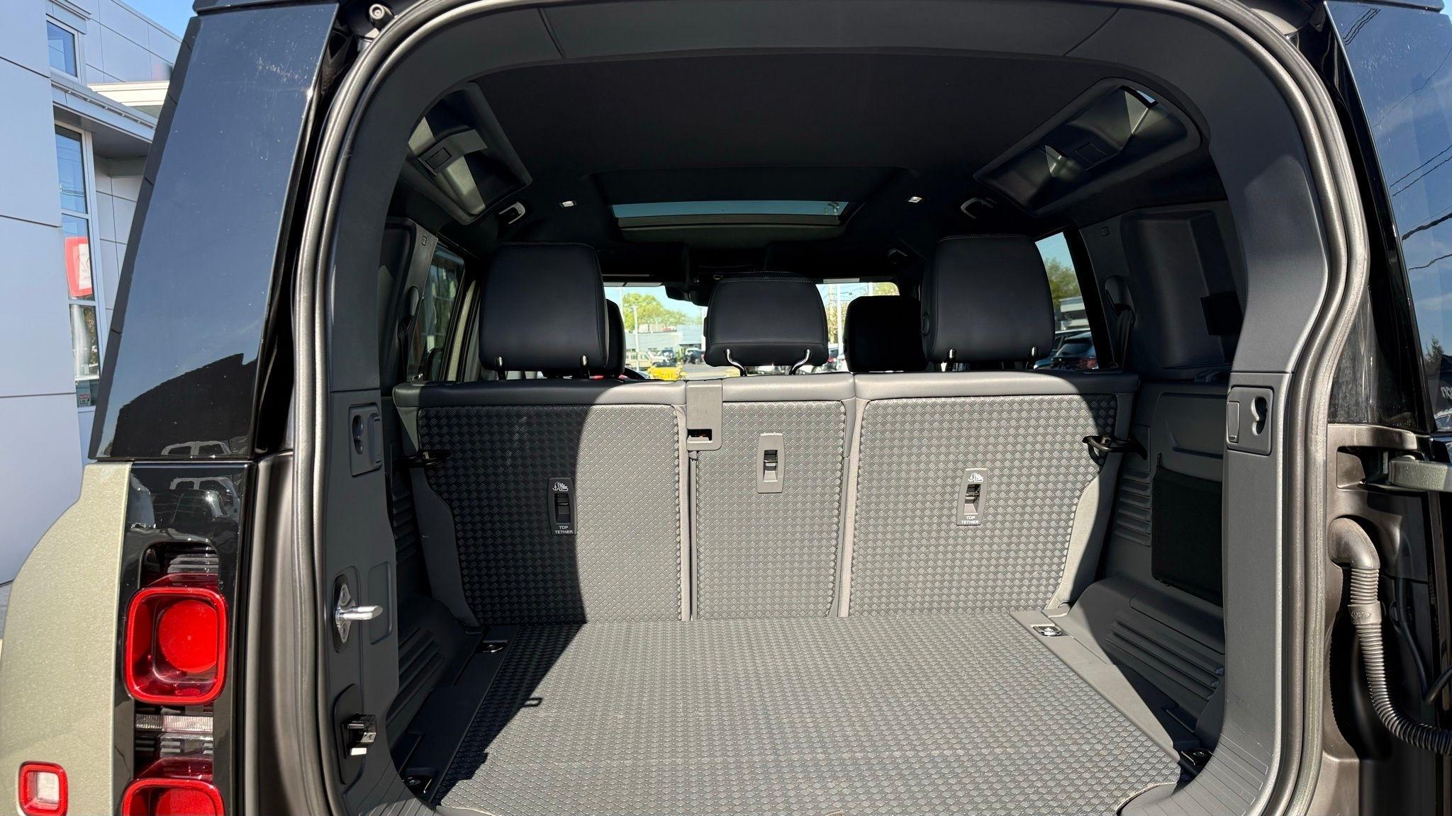 Land Rover Defender  2023