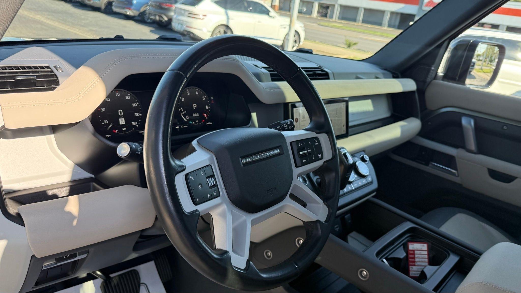 Land Rover Defender  2023