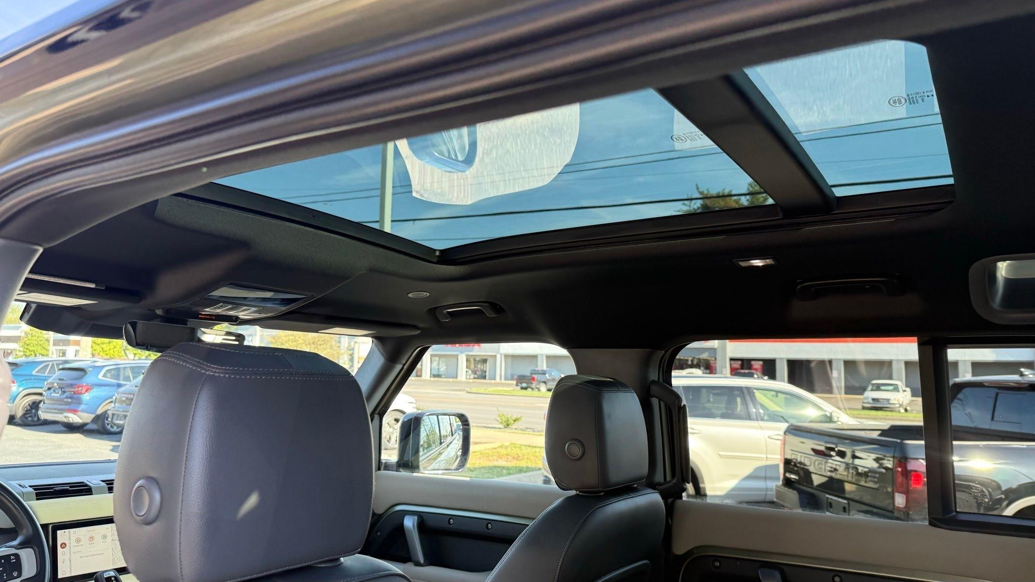 Land Rover Defender  2023