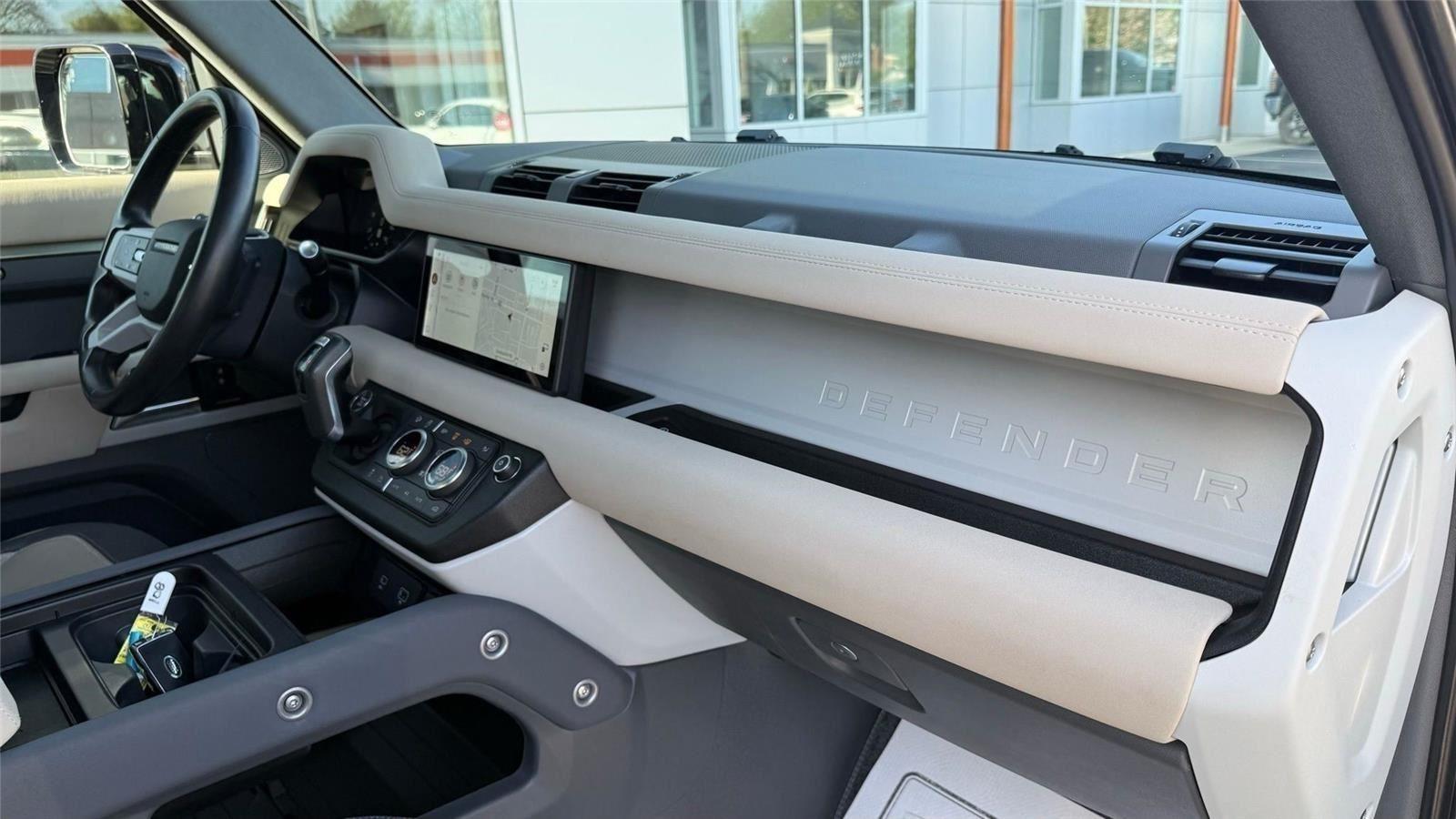 2023 Land Rover Defender X-Dynamic SE - Photo 22