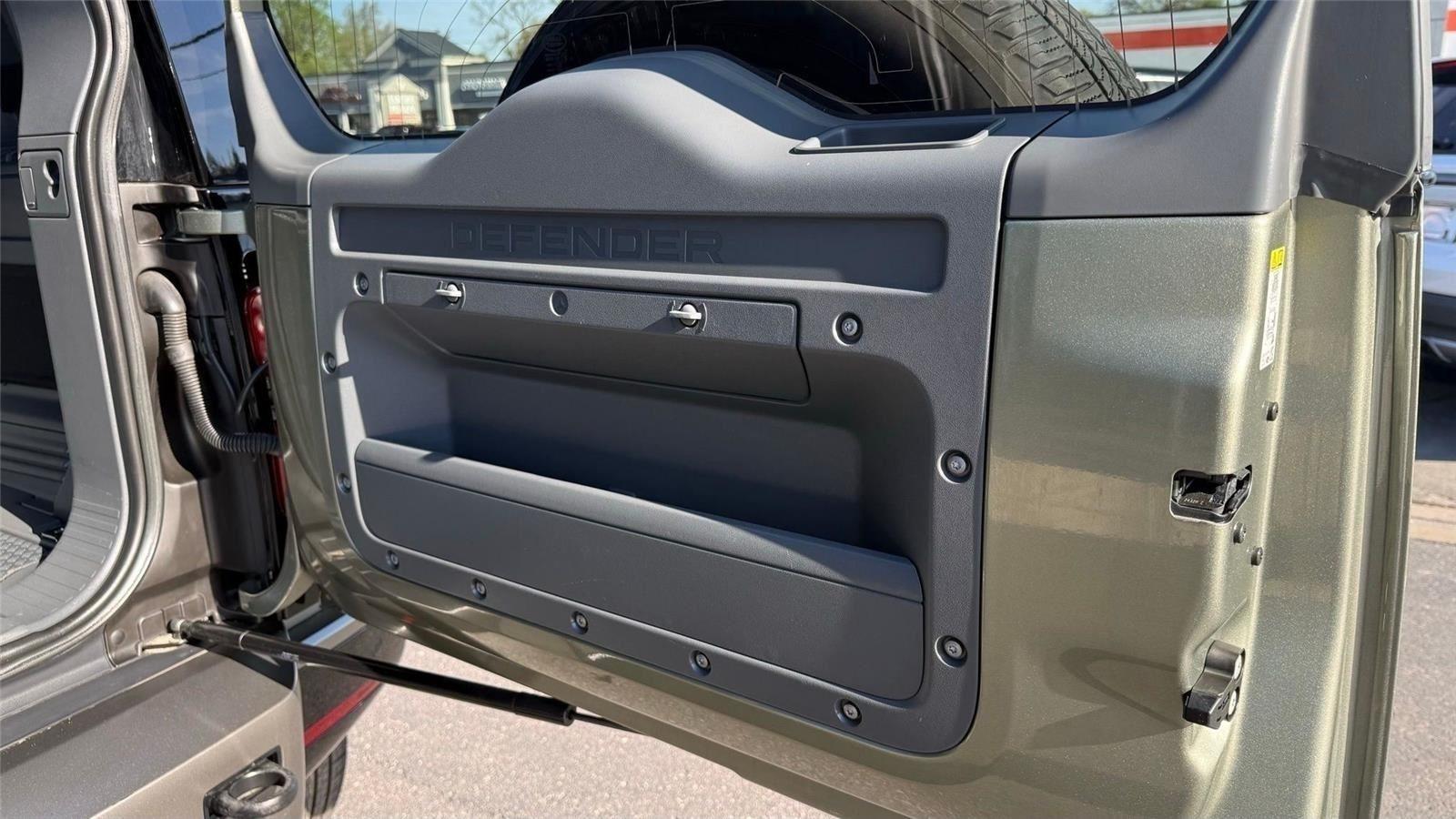 2023 Land Rover Defender X-Dynamic SE - Photo 34