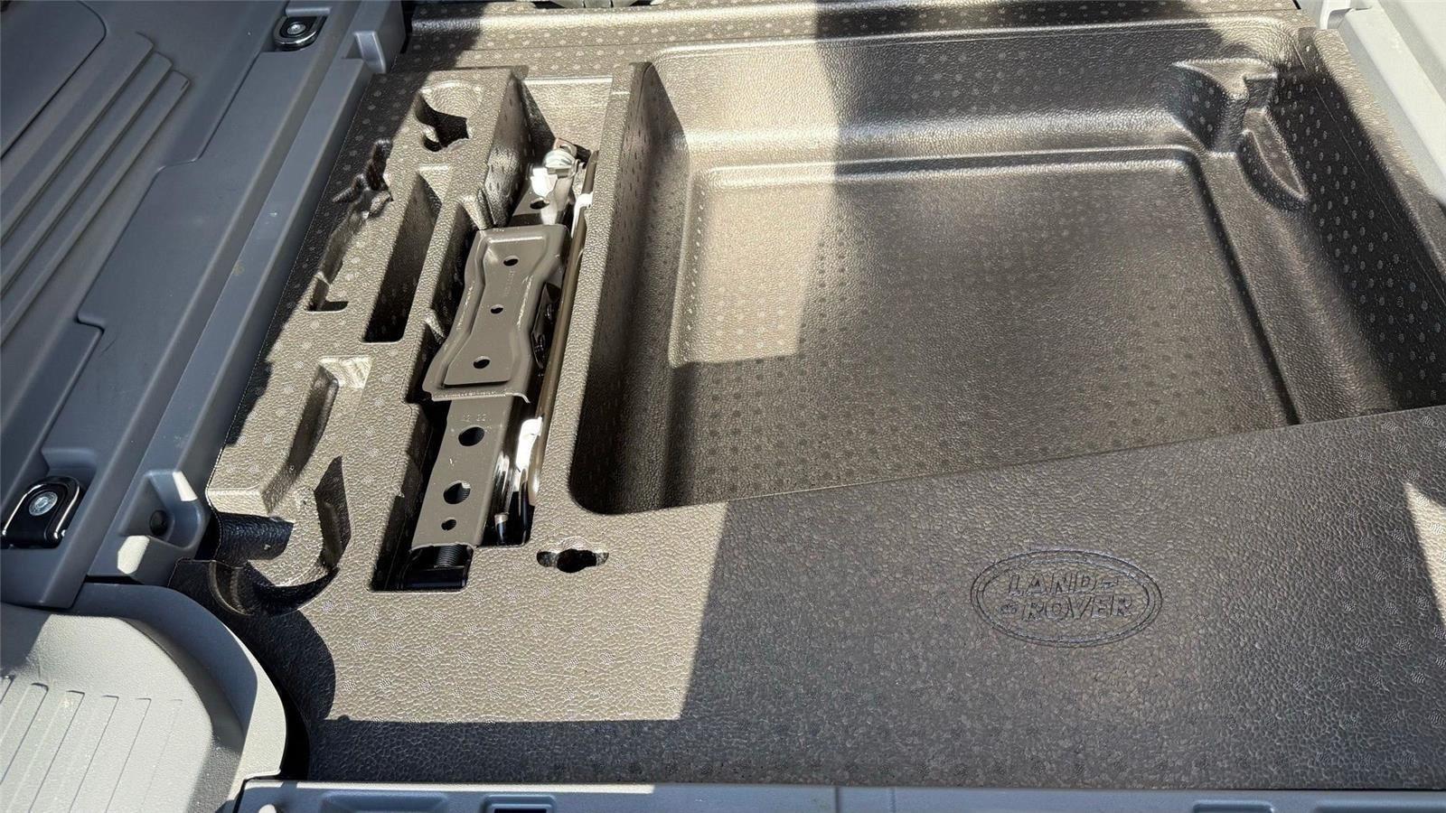 2023 Land Rover Defender X-Dynamic SE - Photo 35