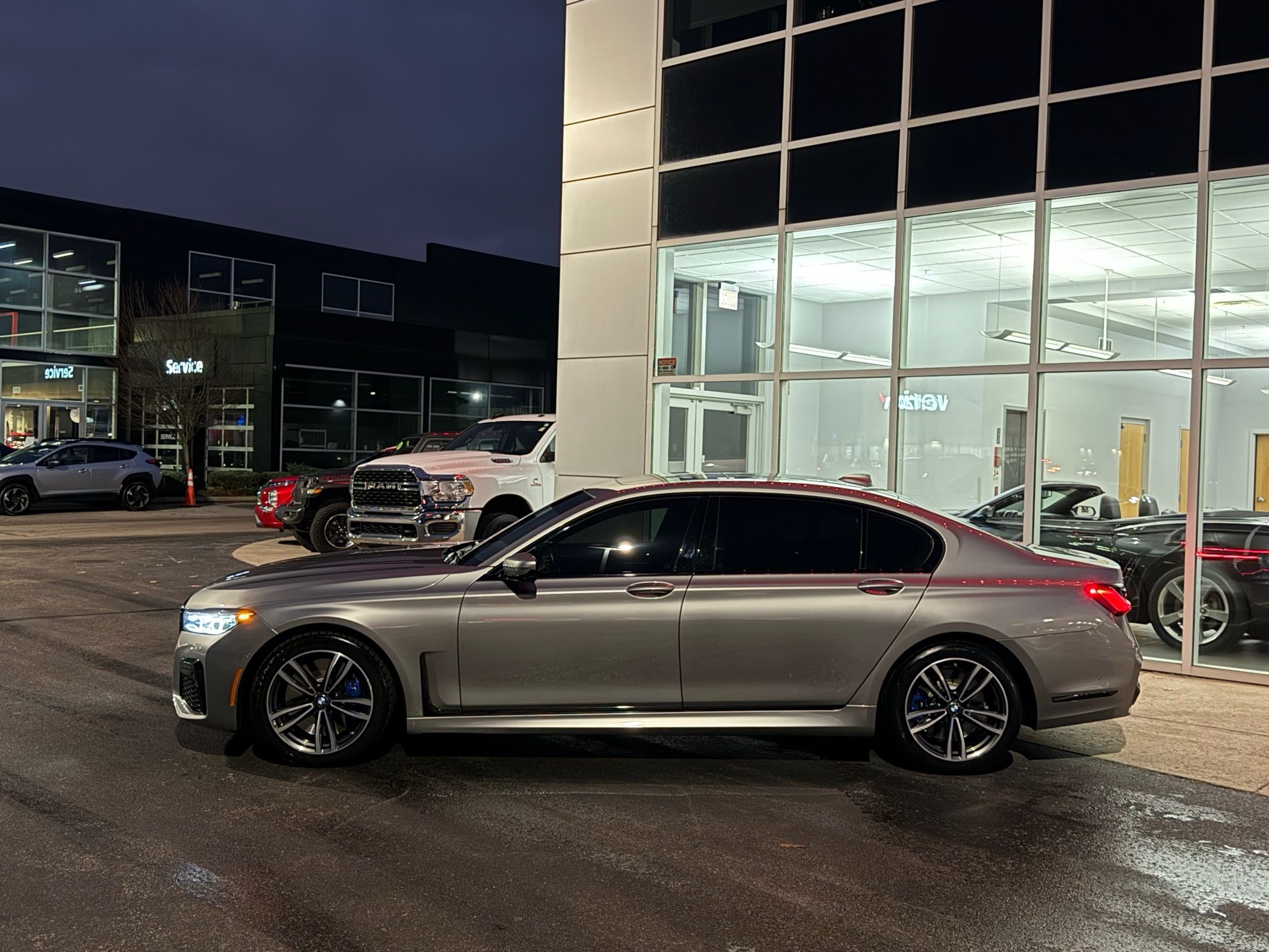 BMW 7-Series  2021