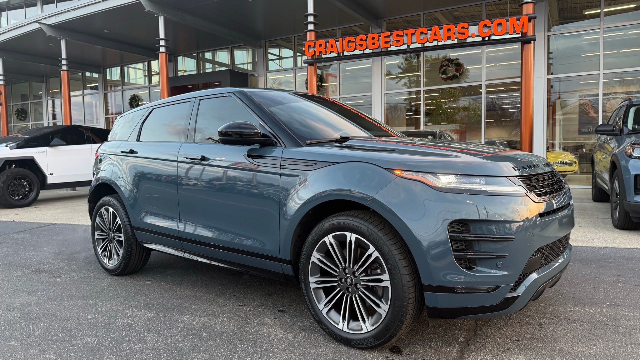 2024 Land Rover Range Rover Evoque Dynamic SE's photo