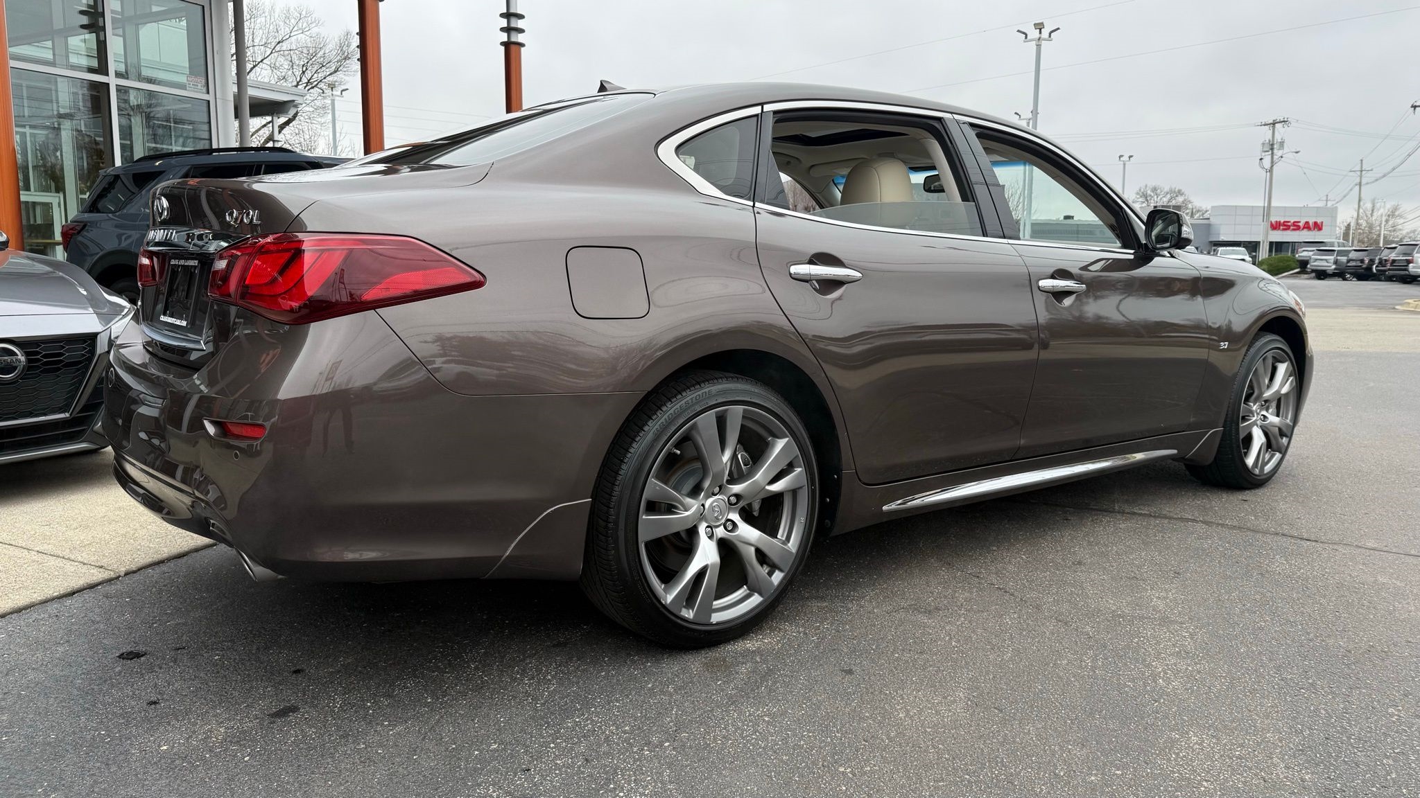 Infiniti Q70  2016
