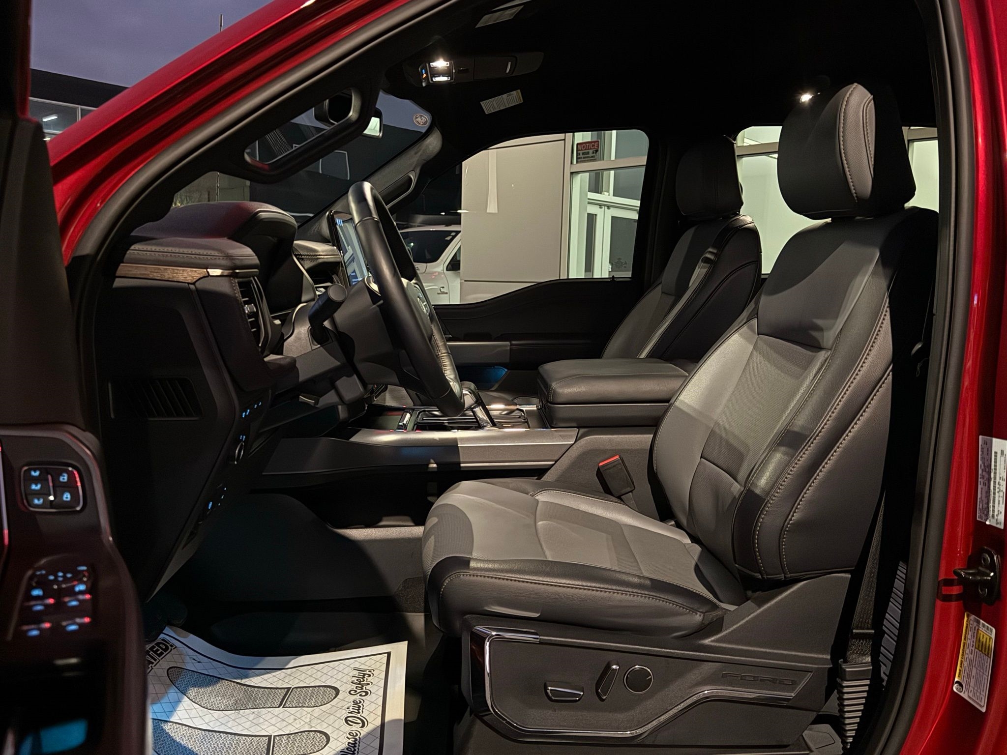 Ford F-150 Lightning  2023