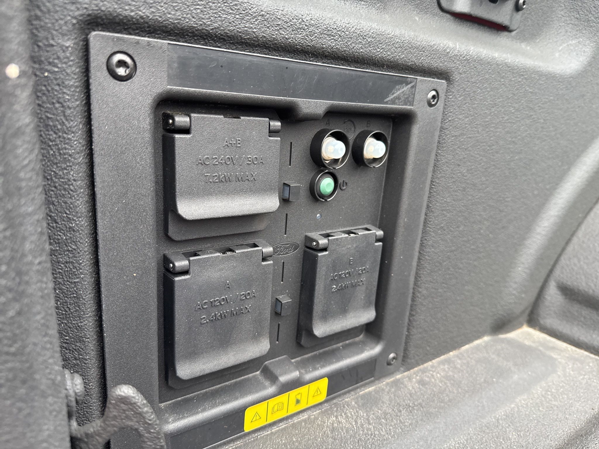 Ford F-150 Lightning  2023